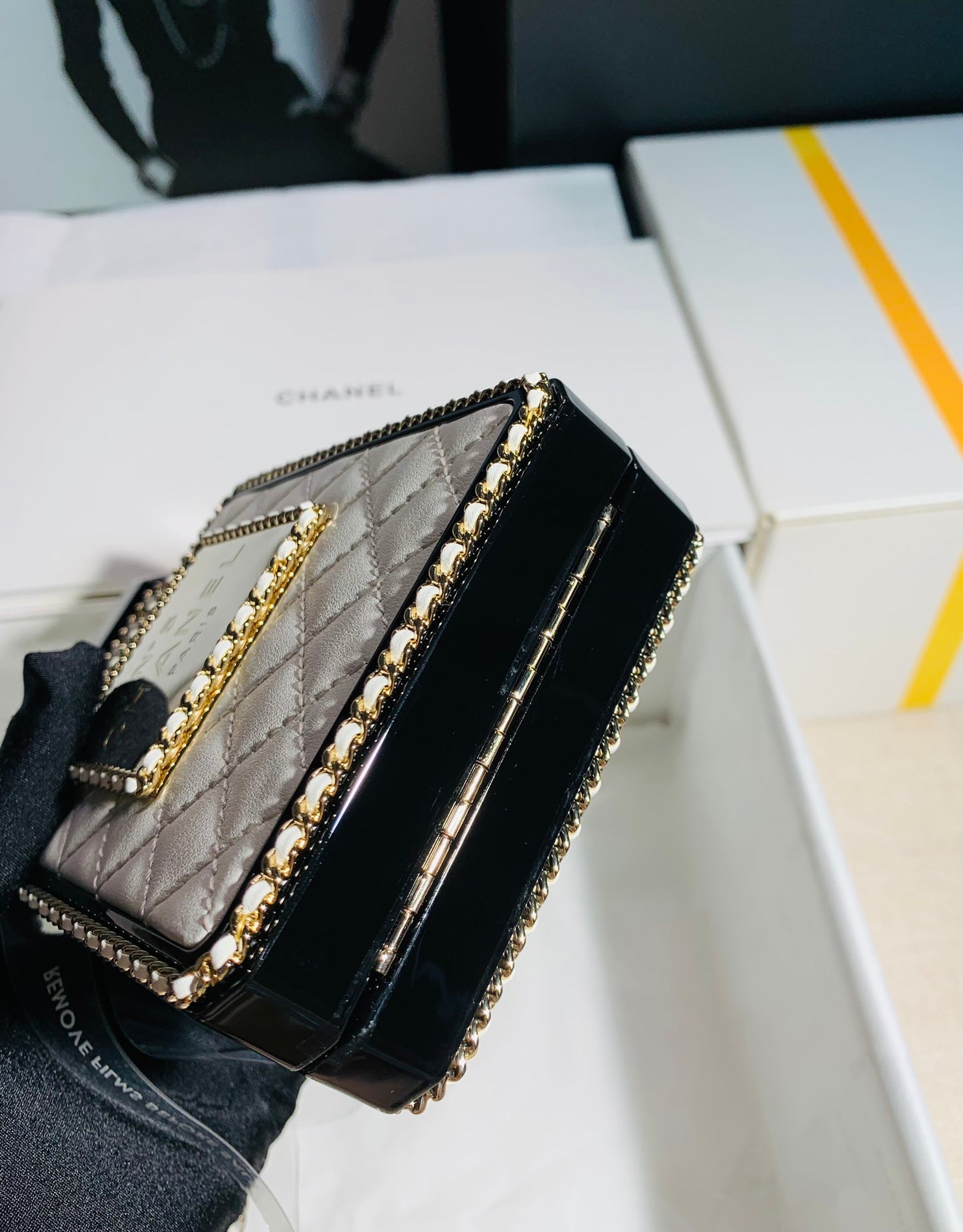 Shipment ✨2022 spring and summer limited edition collection series perfume bottle bag I believe that chane fans can't resist the current size is too friendly, delicate girls must have one Size: 16*9*3.5*cm