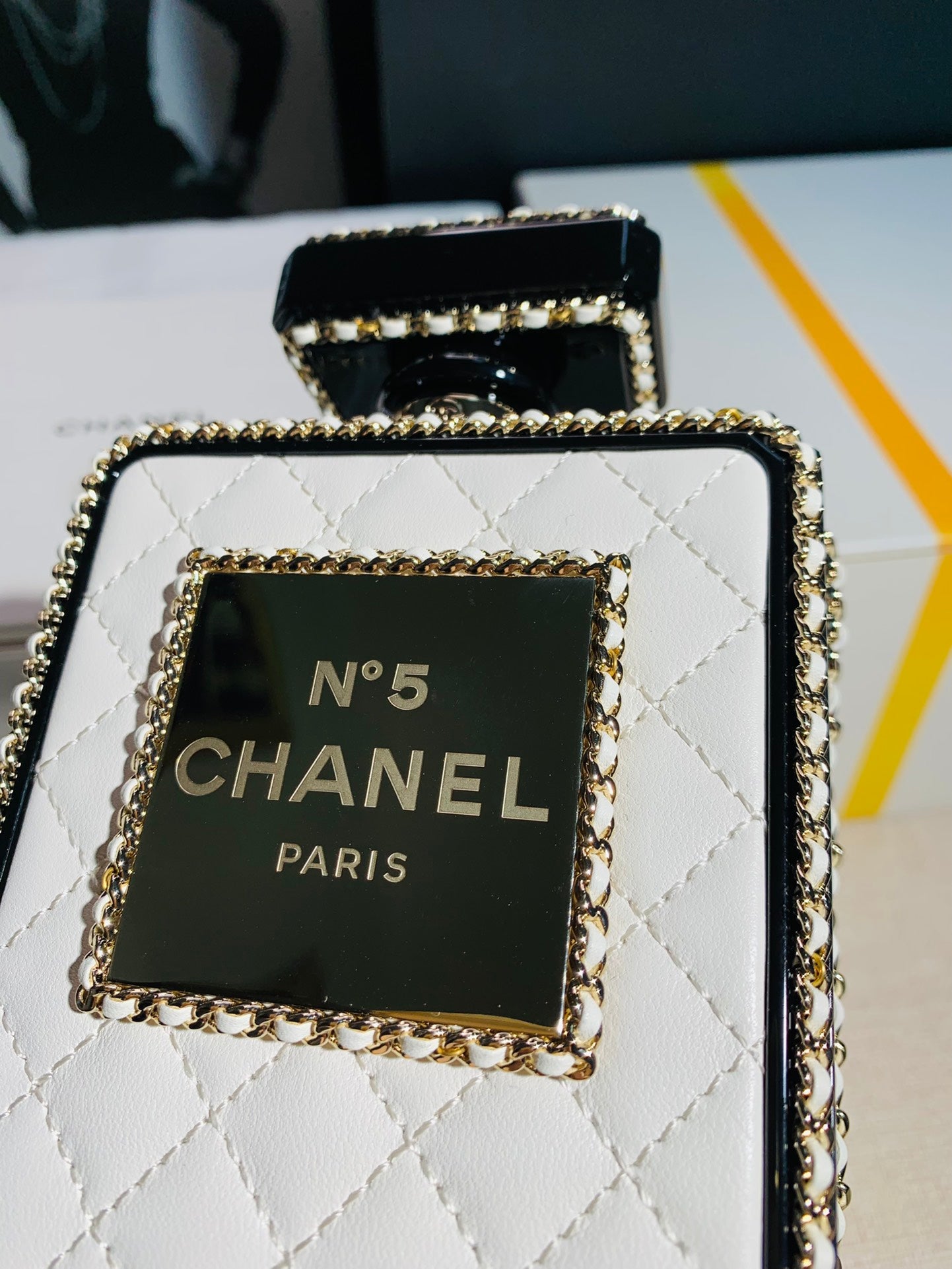Shipment ✨2022 spring and summer limited edition collection series perfume bottle bag I believe that chane fans can't resist the current size is too friendly, delicate girls must have one Size: 16*9*3.5*cm