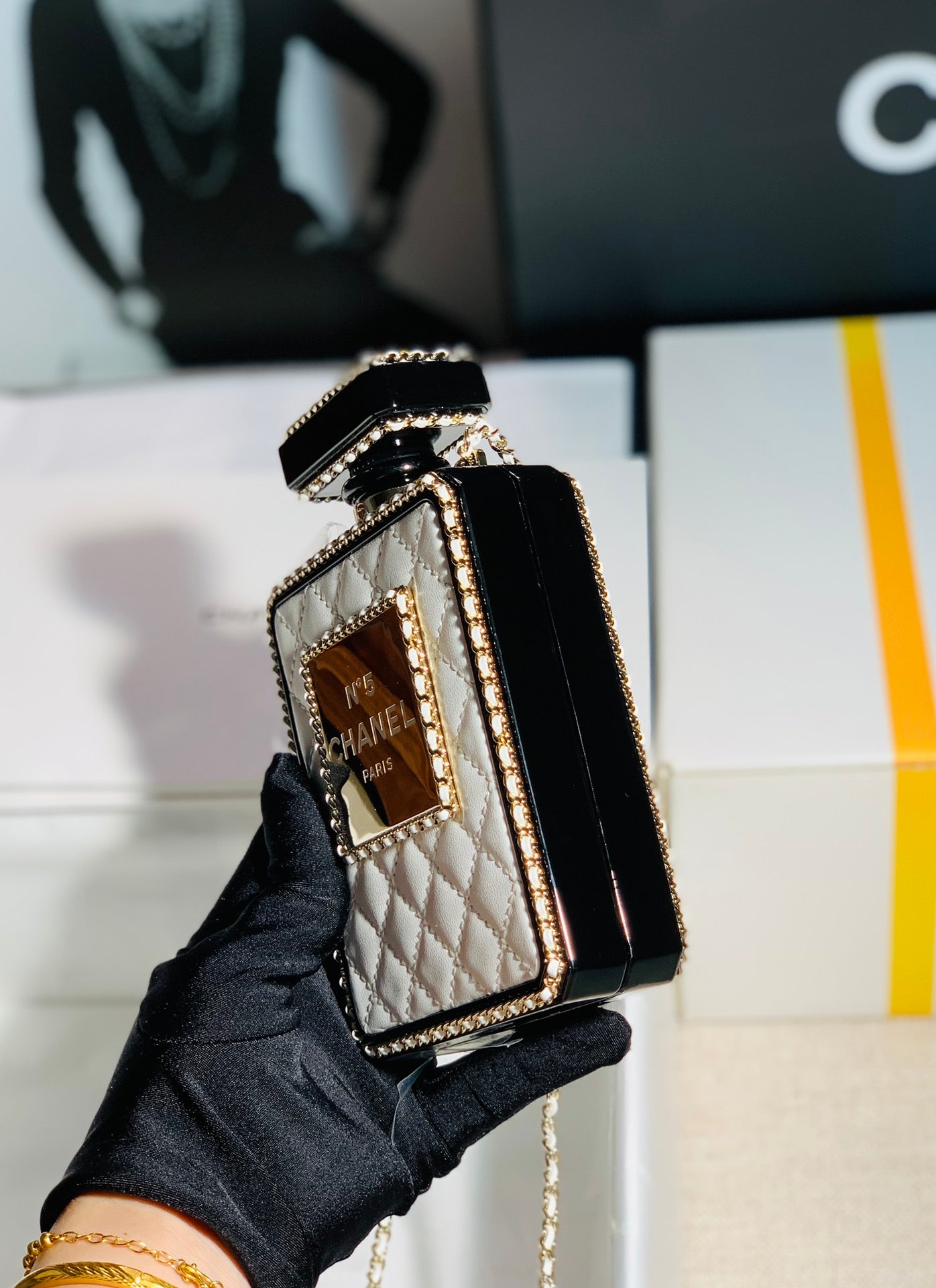 Shipment ✨2022 spring and summer limited edition collection series perfume bottle bag I believe that chane fans can't resist the current size is too friendly, delicate girls must have one Size: 16*9*3.5*cm