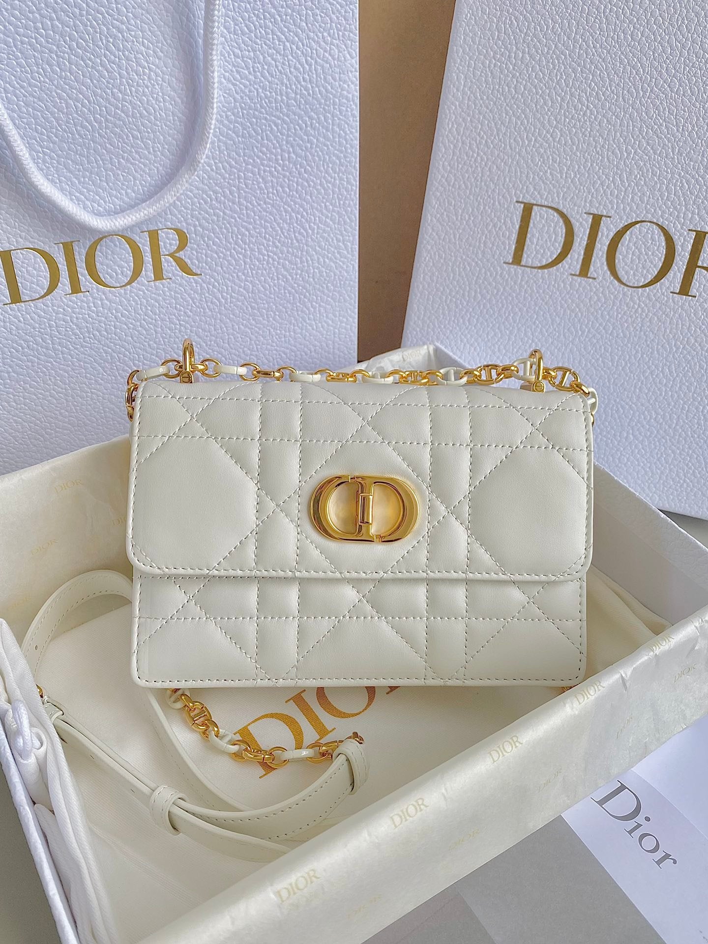 ๐๐๐ข๐ฅ ๐ ๐ถ๐๐ ๐ฐ๐ฎ๐ฟ๐ผ chain handbags