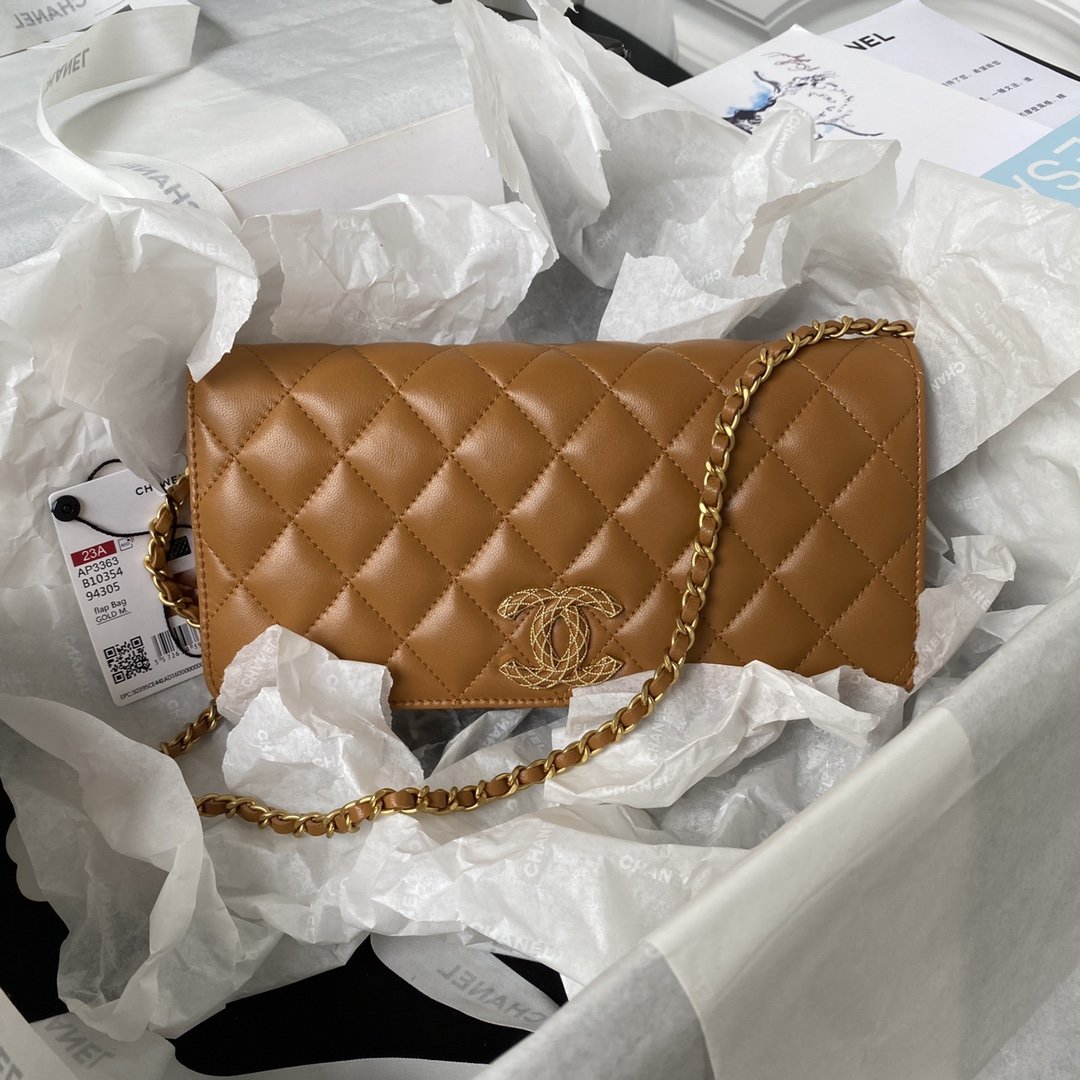 ⚜️Chanel 23A hot style 🖤Underarm baguette bag AP3363