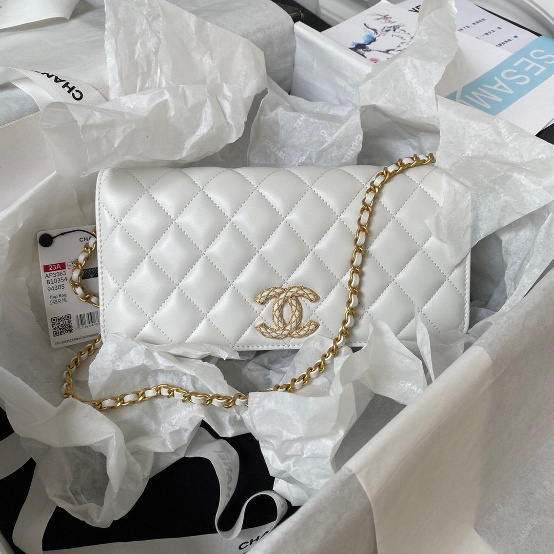 ⚜️Chanel 23A hot style 🖤Underarm baguette bag AP3363