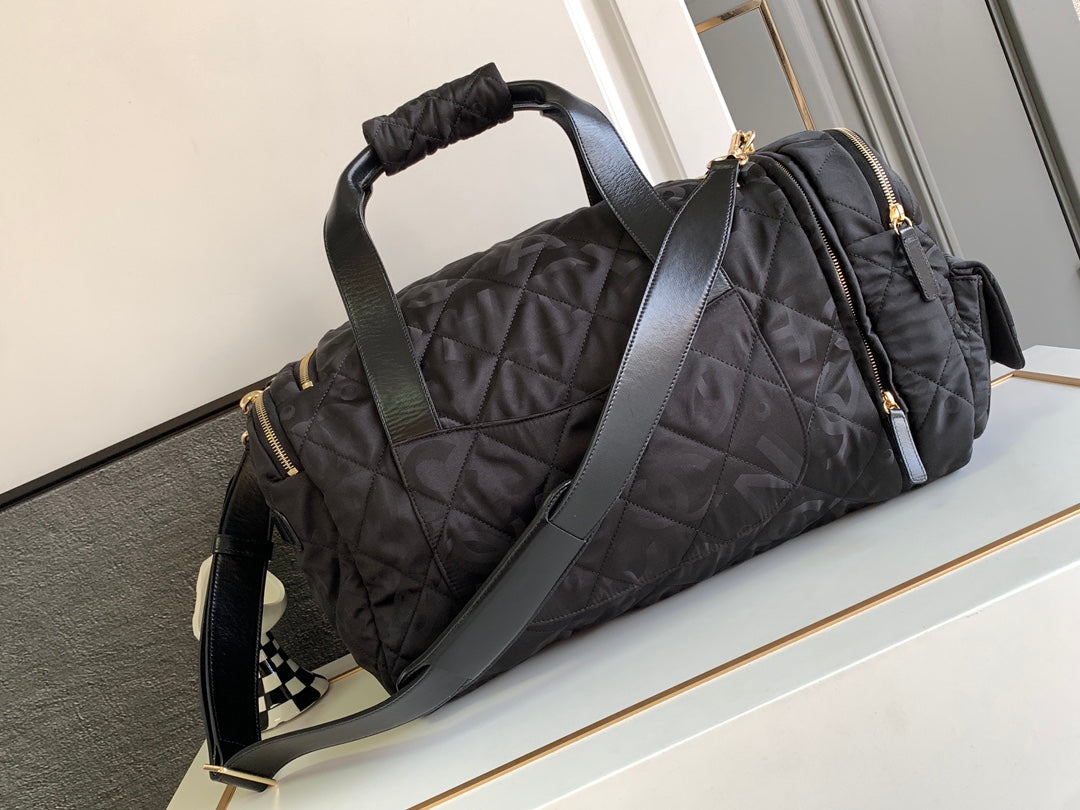 Spot supply 💥💥Chanel coco neige ski ⛷️ series travel bag