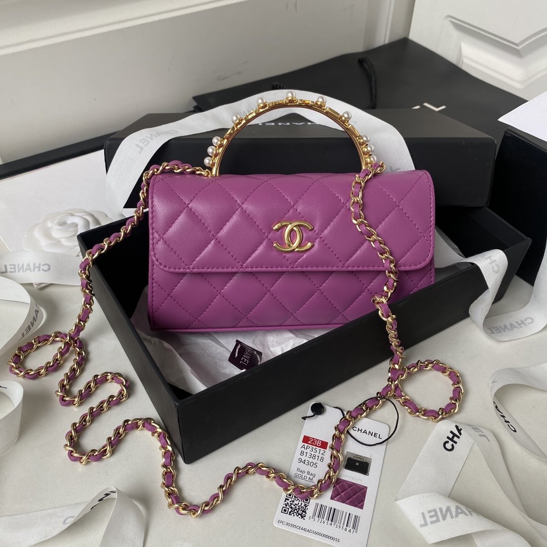💜The hottest Kelly enamel pearl wrist this season😍AP3512