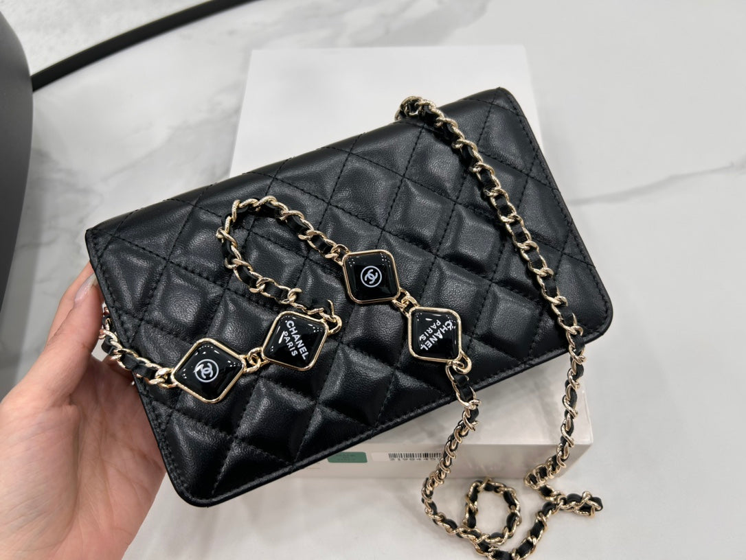 A96017 Chanel 23b