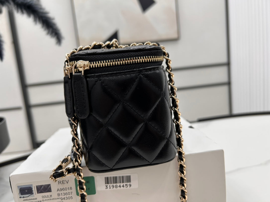 A96018 Chanel 23b