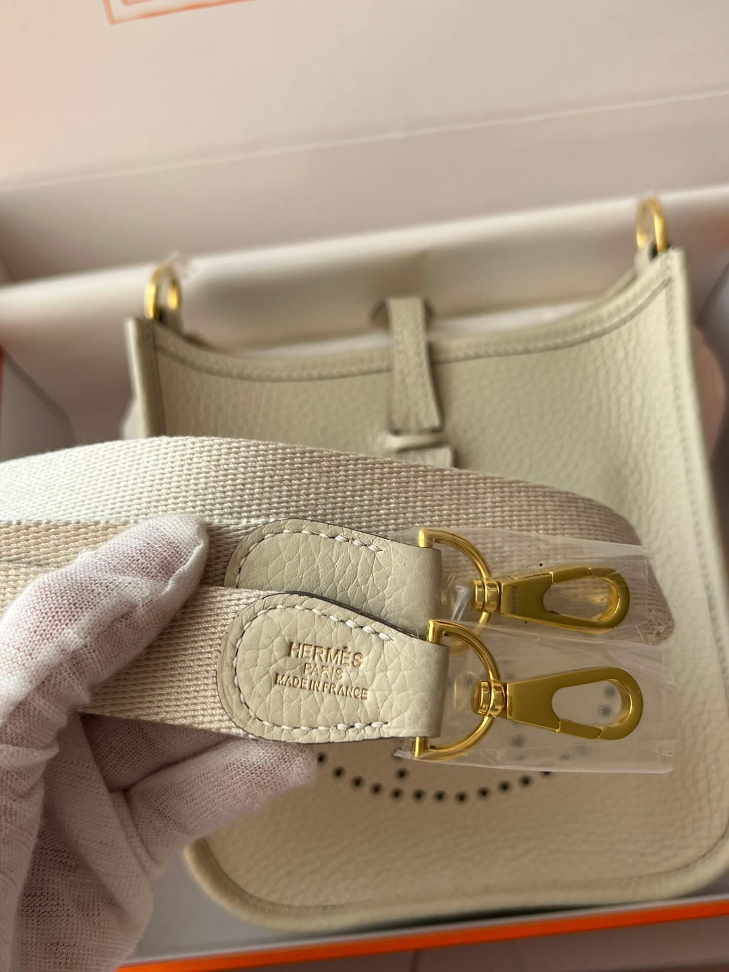 Evelyne17,milkshake white