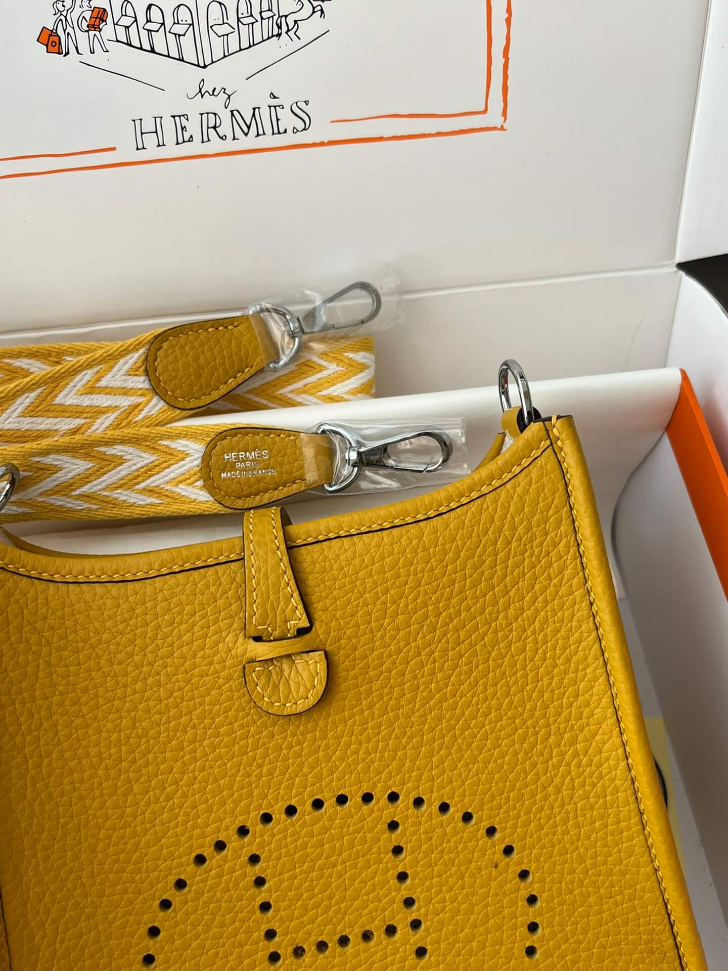Evelyne17cm, amber yellow
