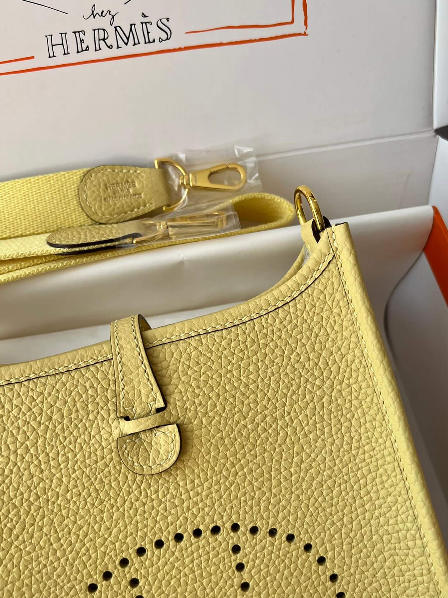 Evelyne17cm, chicken yellow