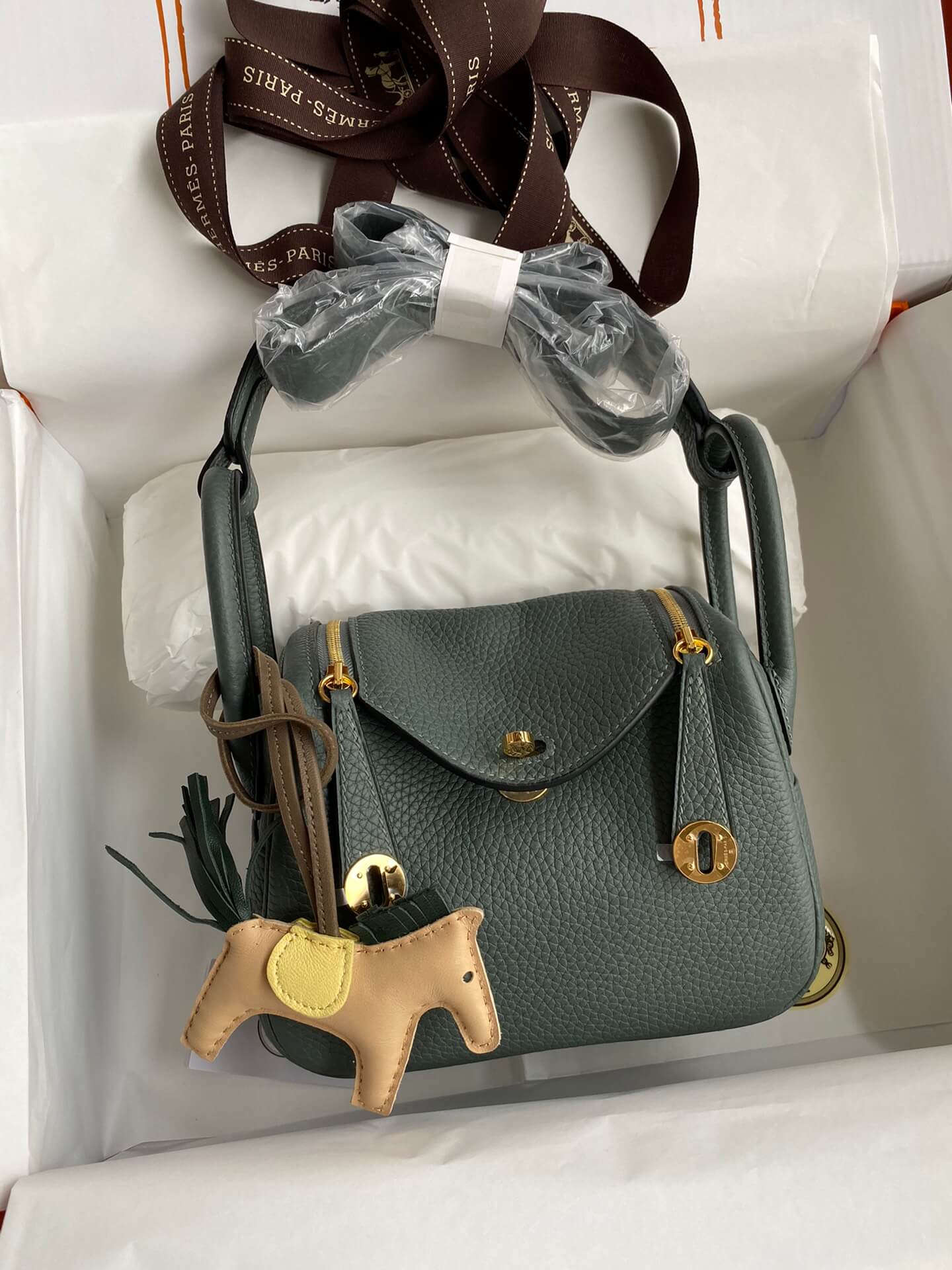 LD19cm, almond green