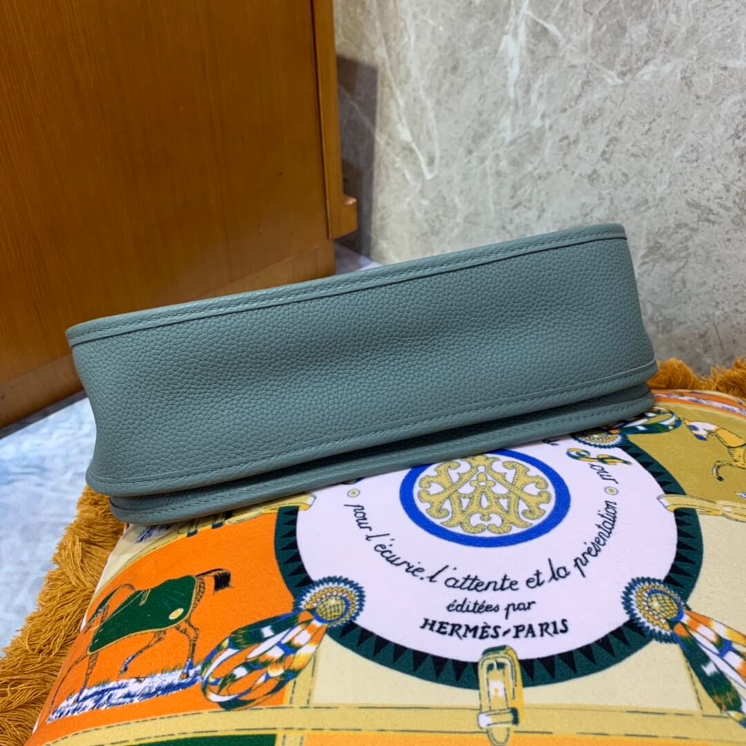 Evelyne29cm: almond green