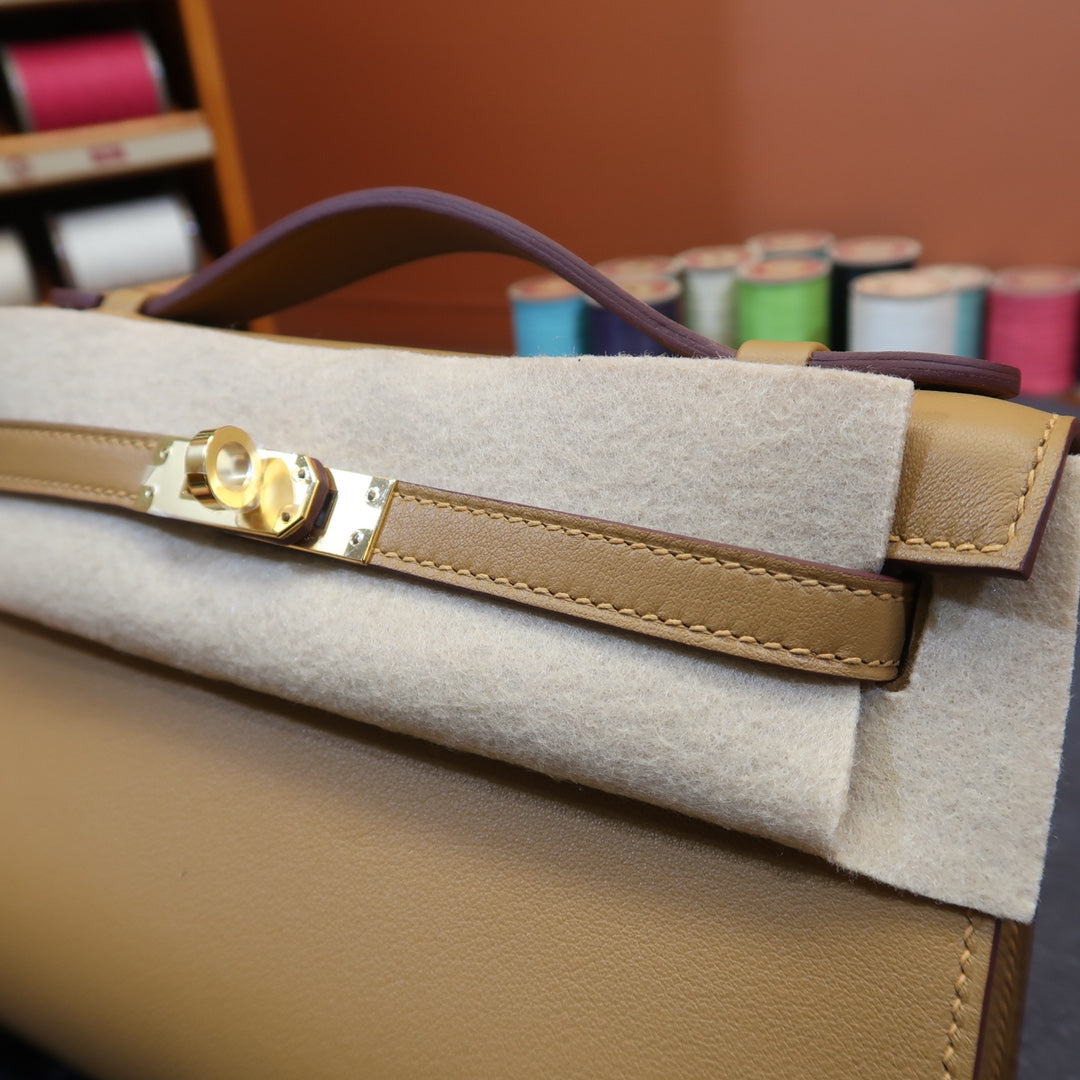 KL,22cmswift: biscuit color 4B gold buckle
