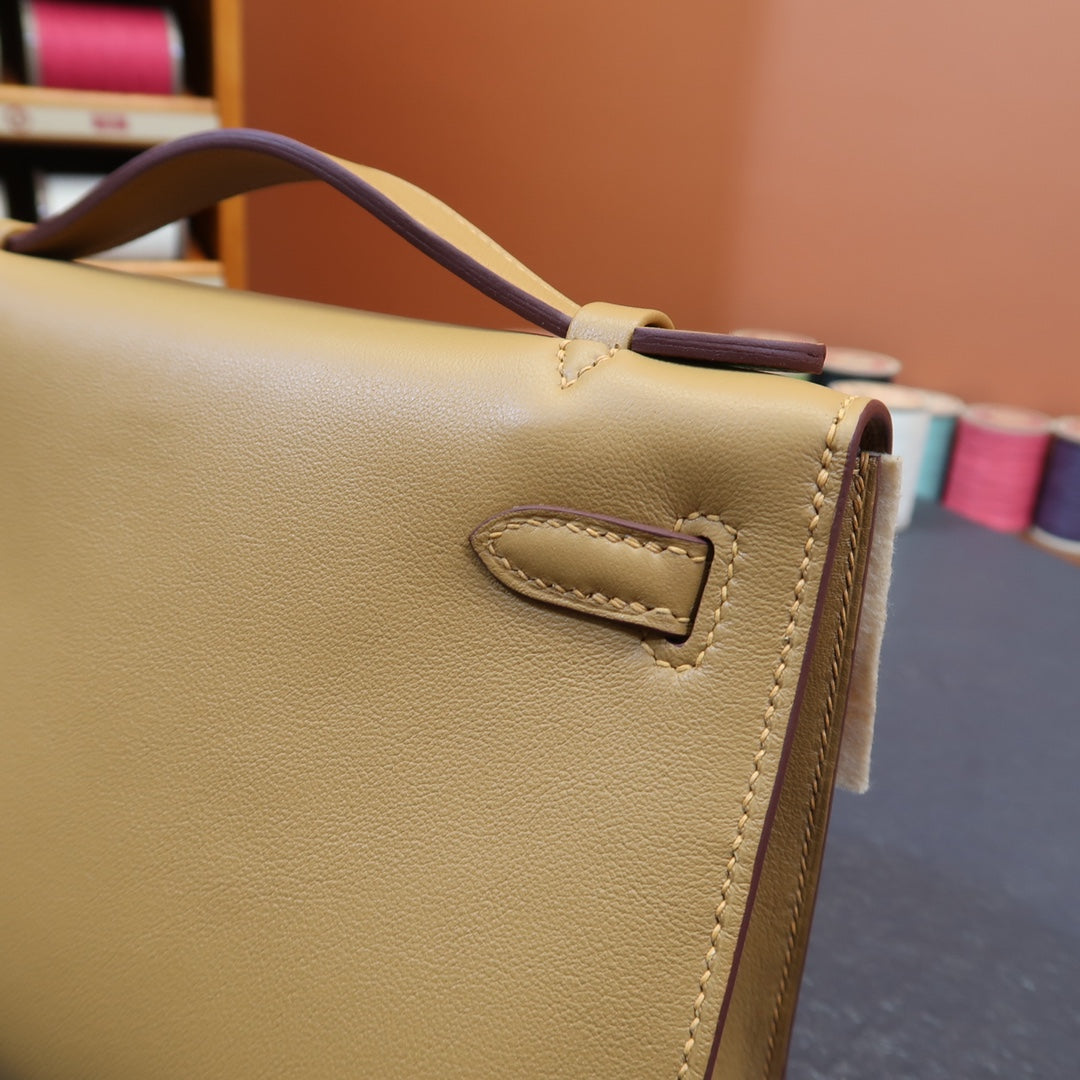 KL,22cmswift: biscuit color 4B gold buckle