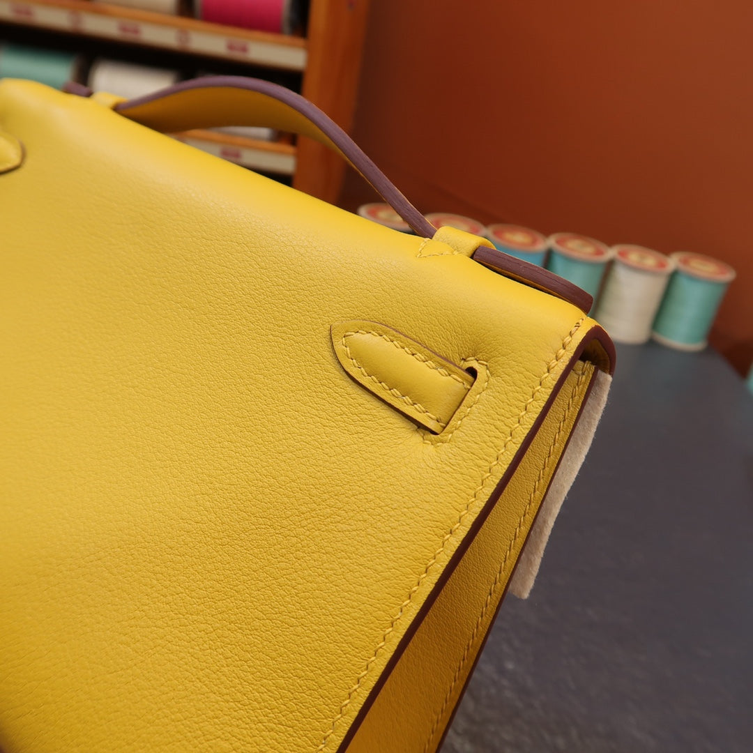 KL, 22cmswift: amber yellow