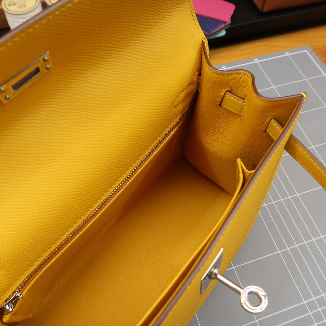 KL25cmepsom: amber yellow