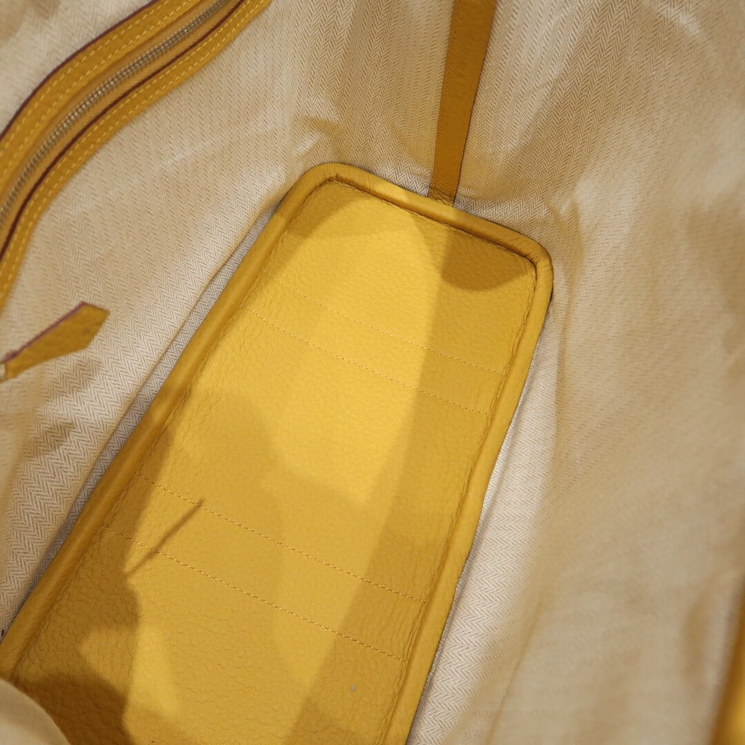 garden: amber yellow