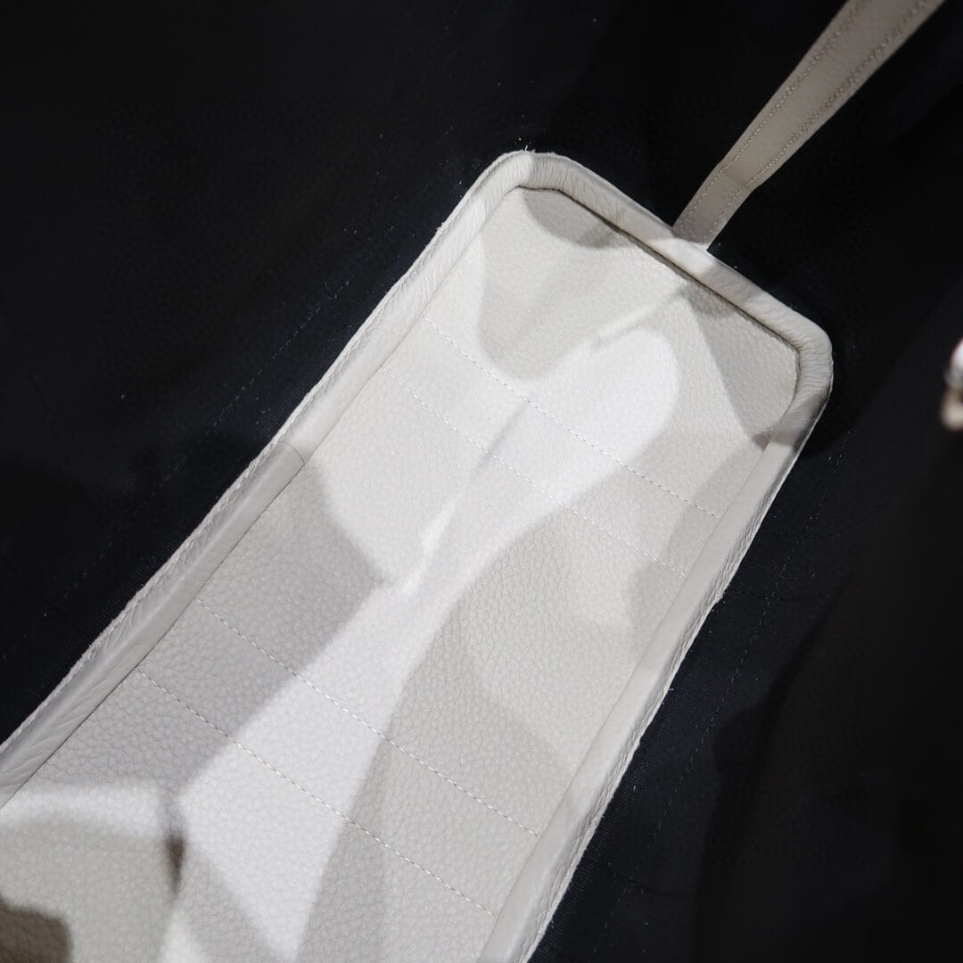 garden: spell canvas milkshake white