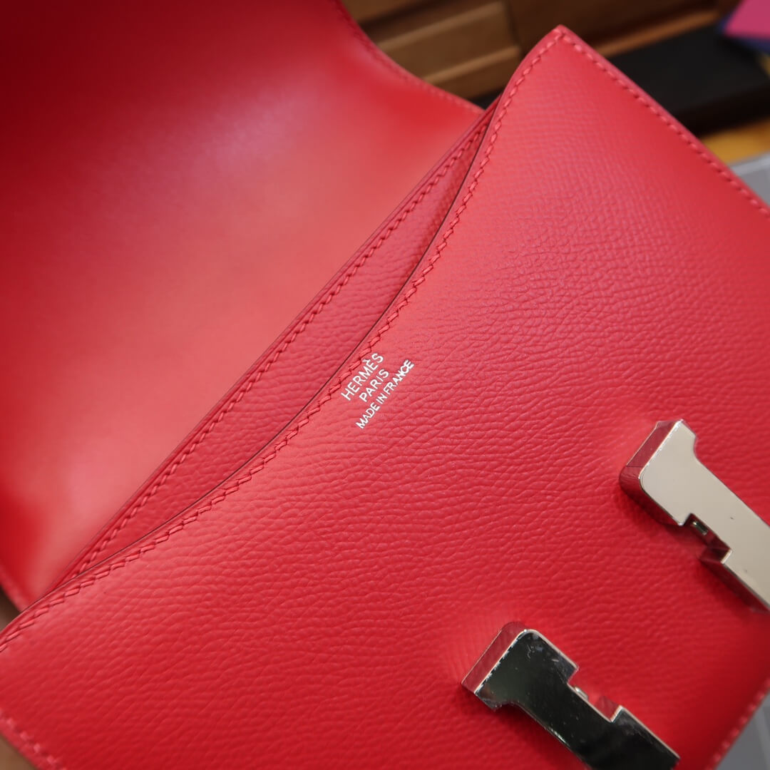 Constance: red