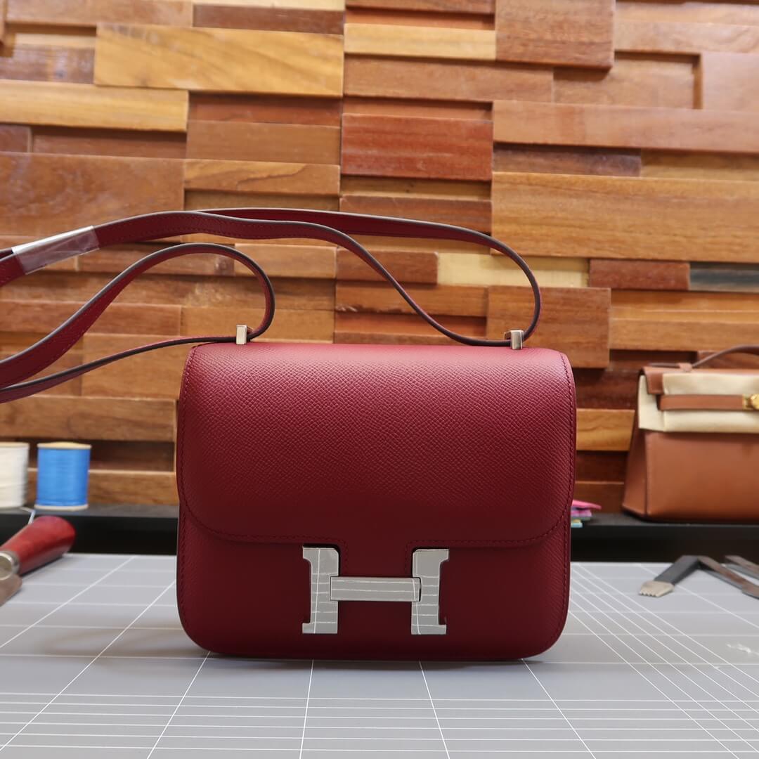 Constance:wine red