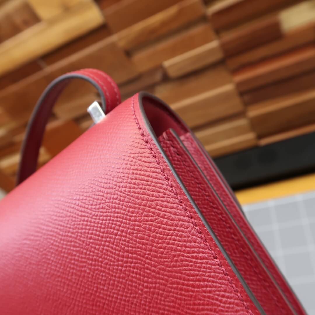 Constance:wine red