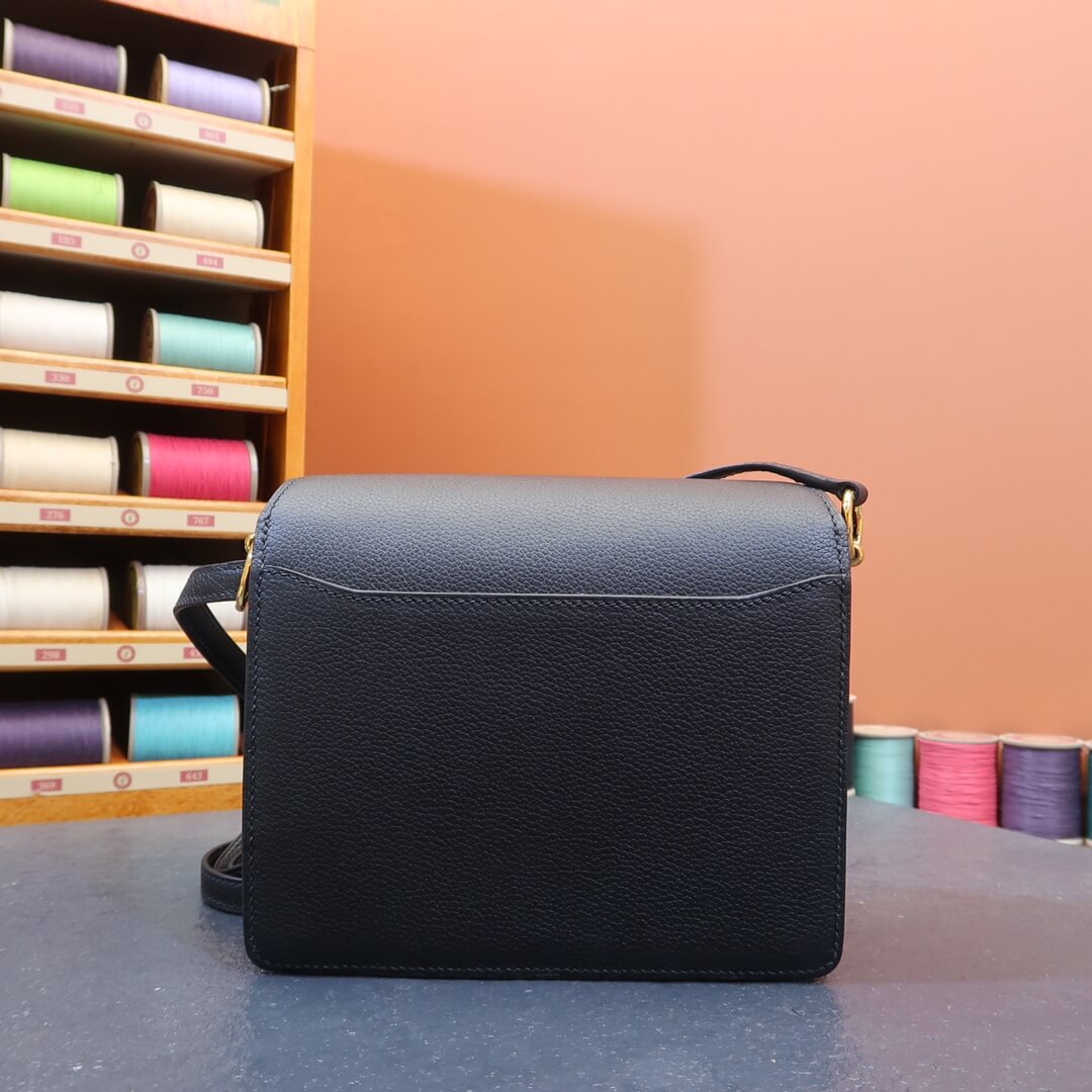 Roulis: black