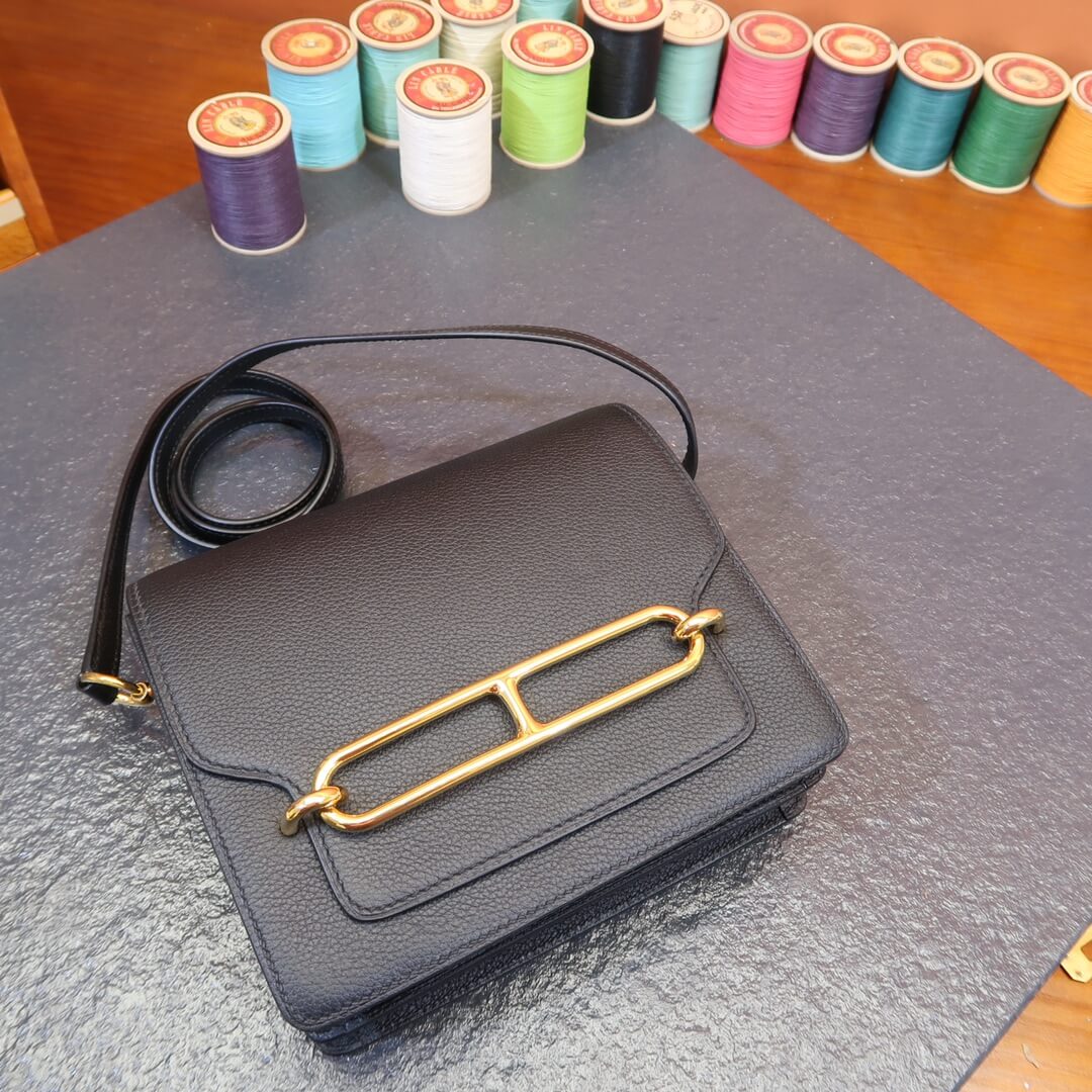 Roulis: black