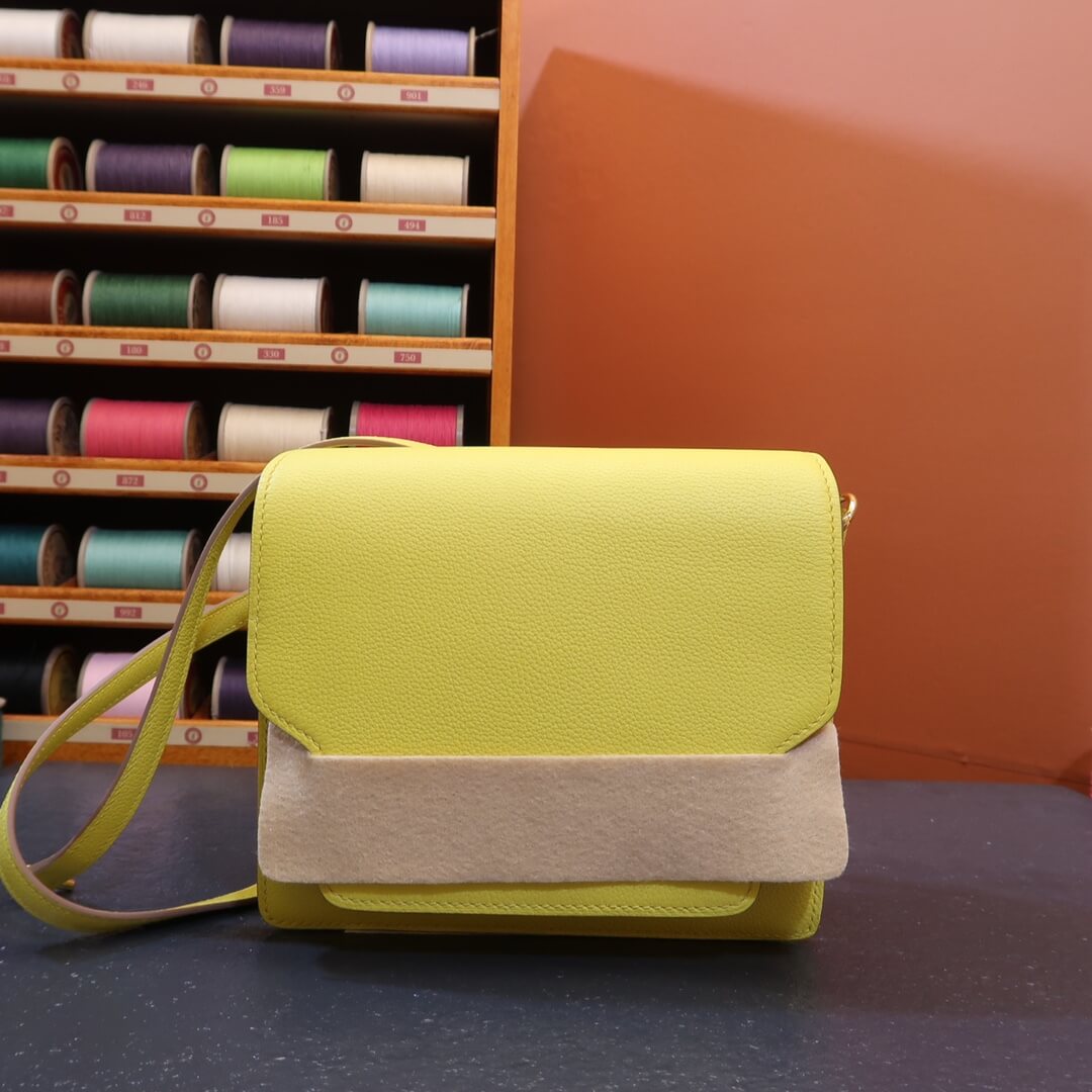 Roulis: lemon yellow