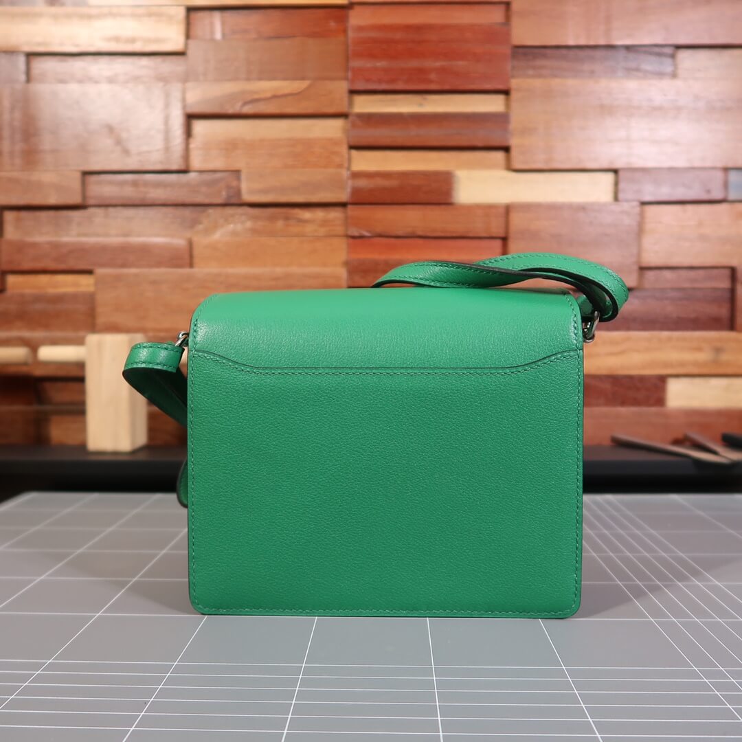 Roulis: velvet green