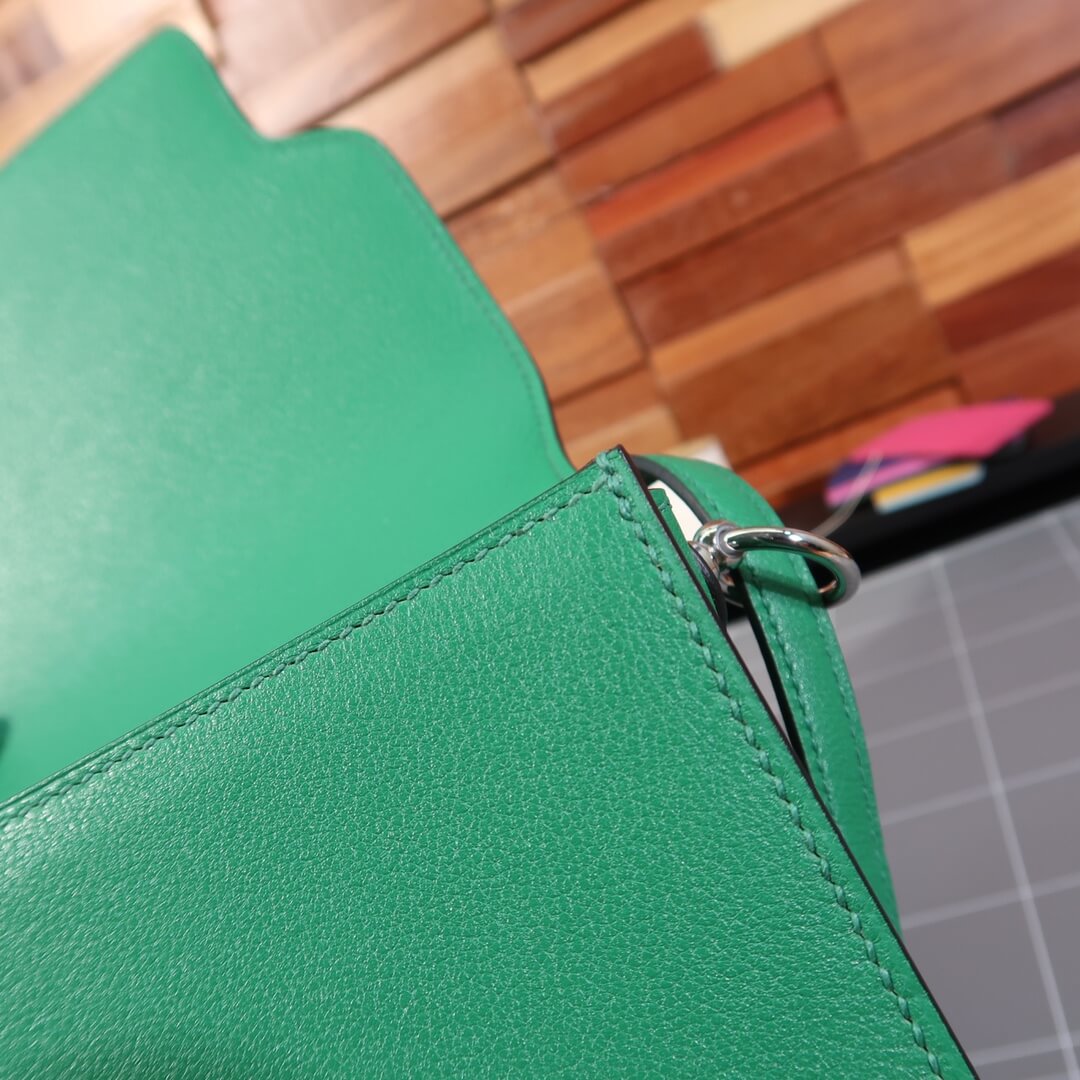 Roulis: velvet green