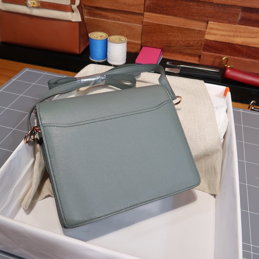 Roulis: Almond Green