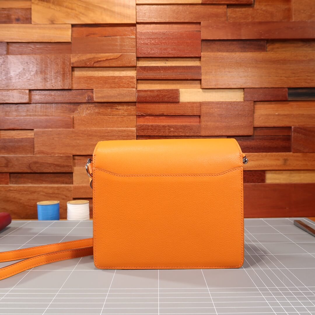Roulis: Orange