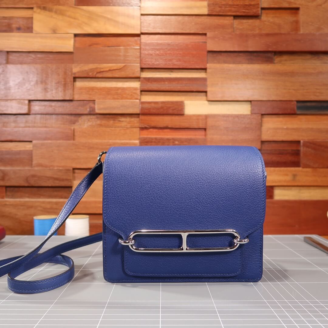 Roulis: sapphire blue