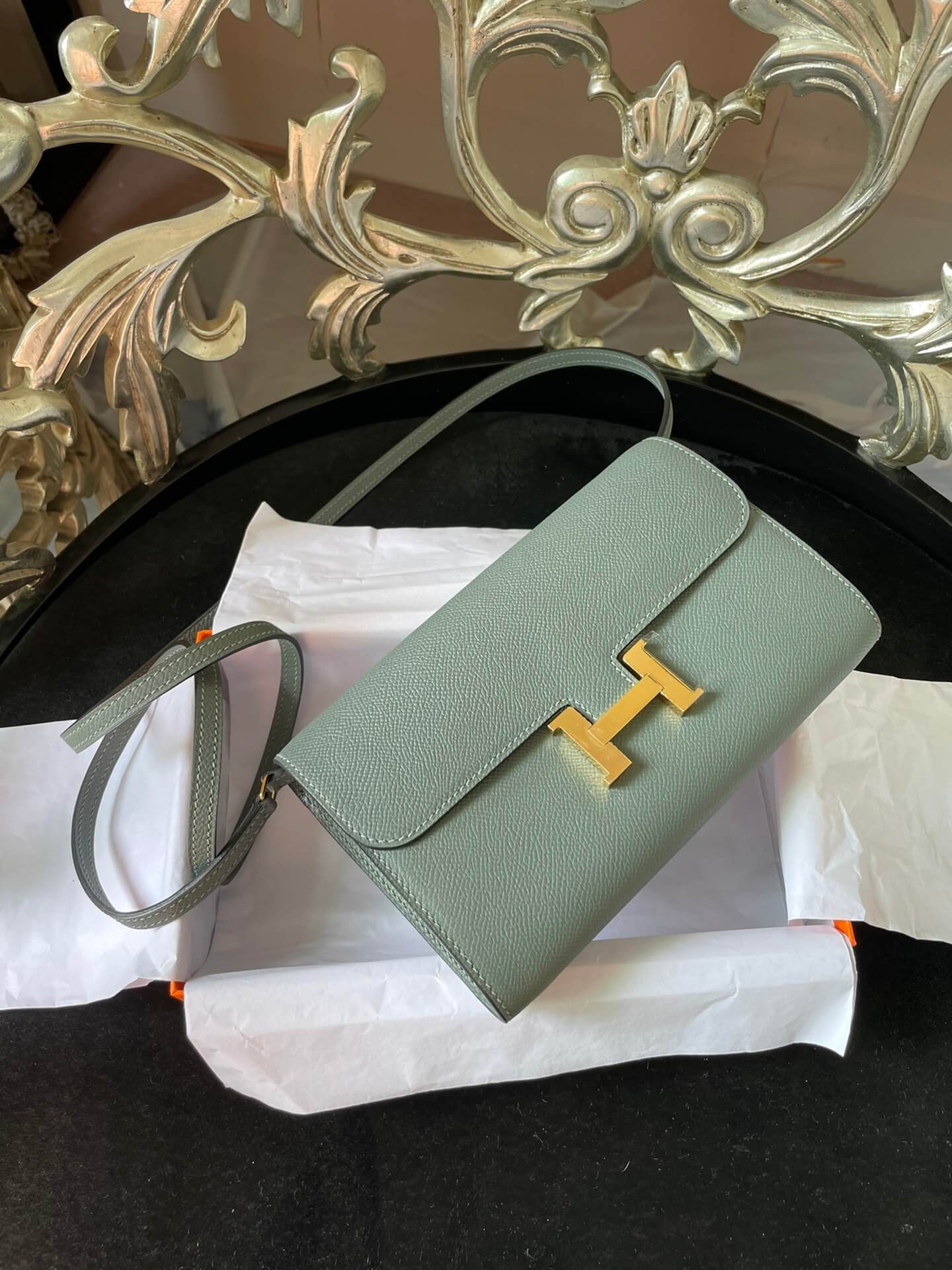 ConstanceTo Go: Almond Green