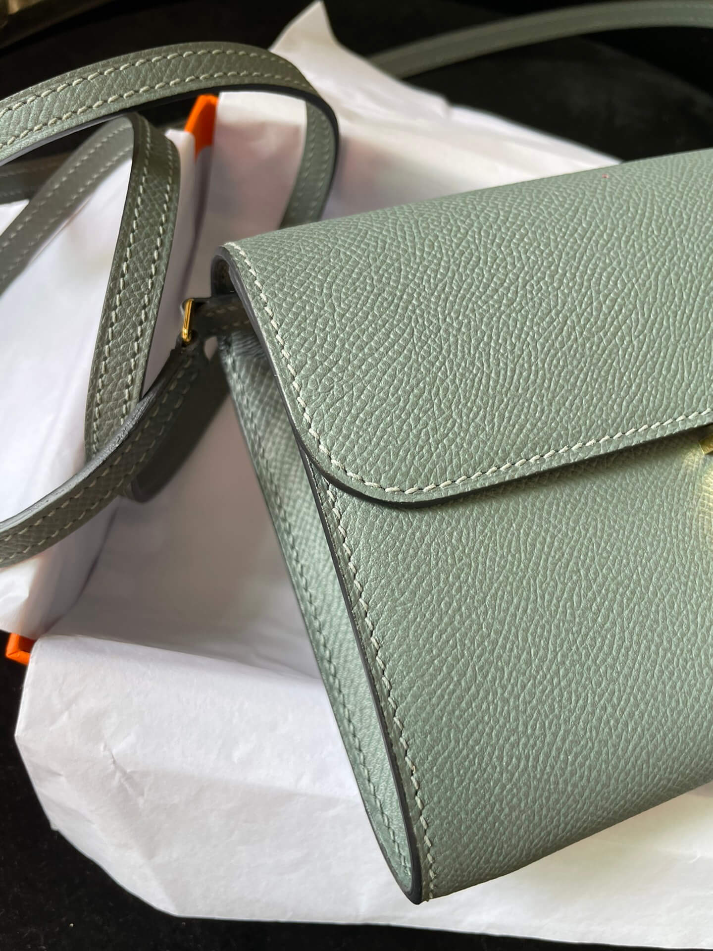 ConstanceTo Go: Almond Green
