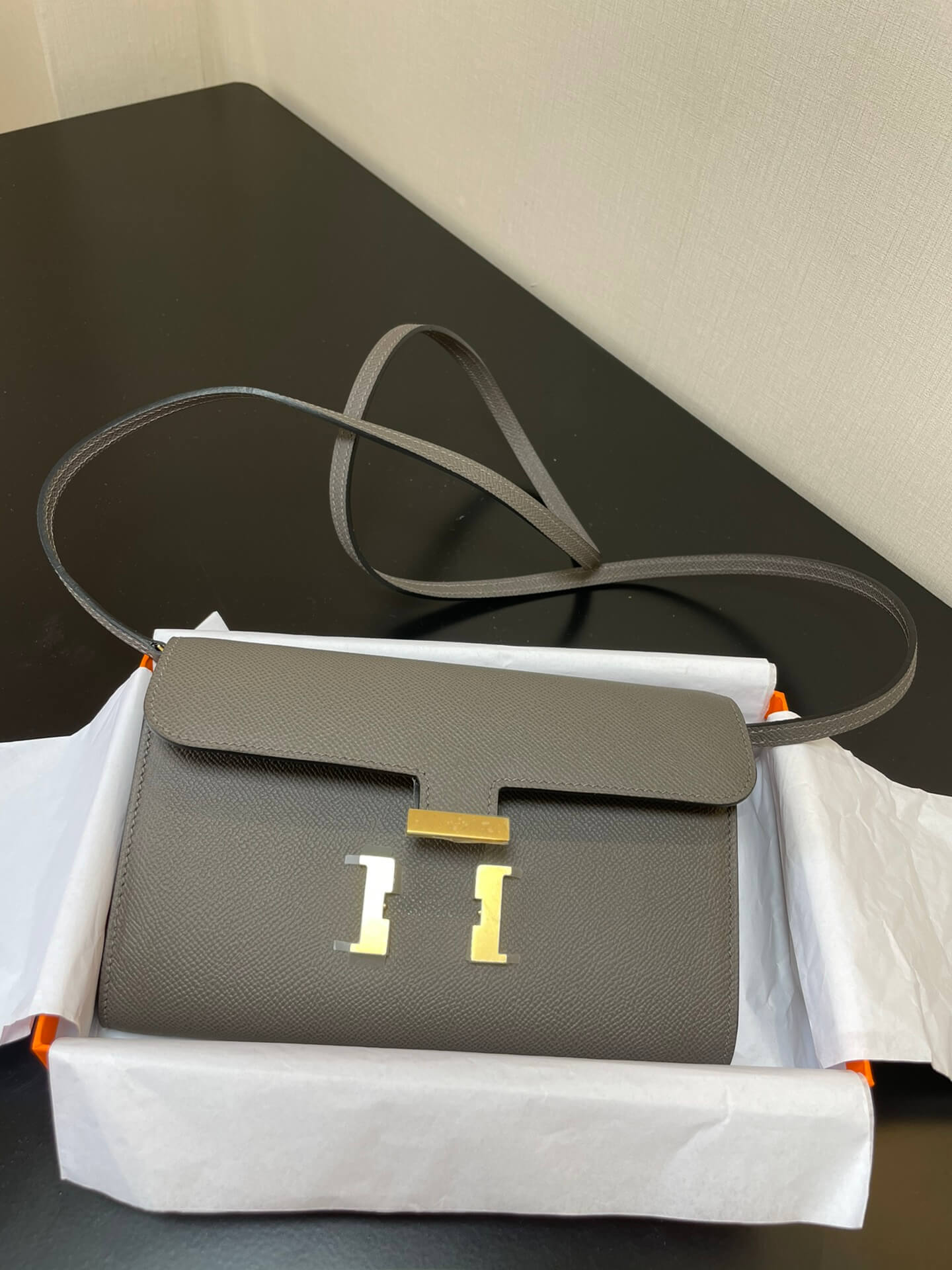 ConstanceTo Go: Pewter Gray
