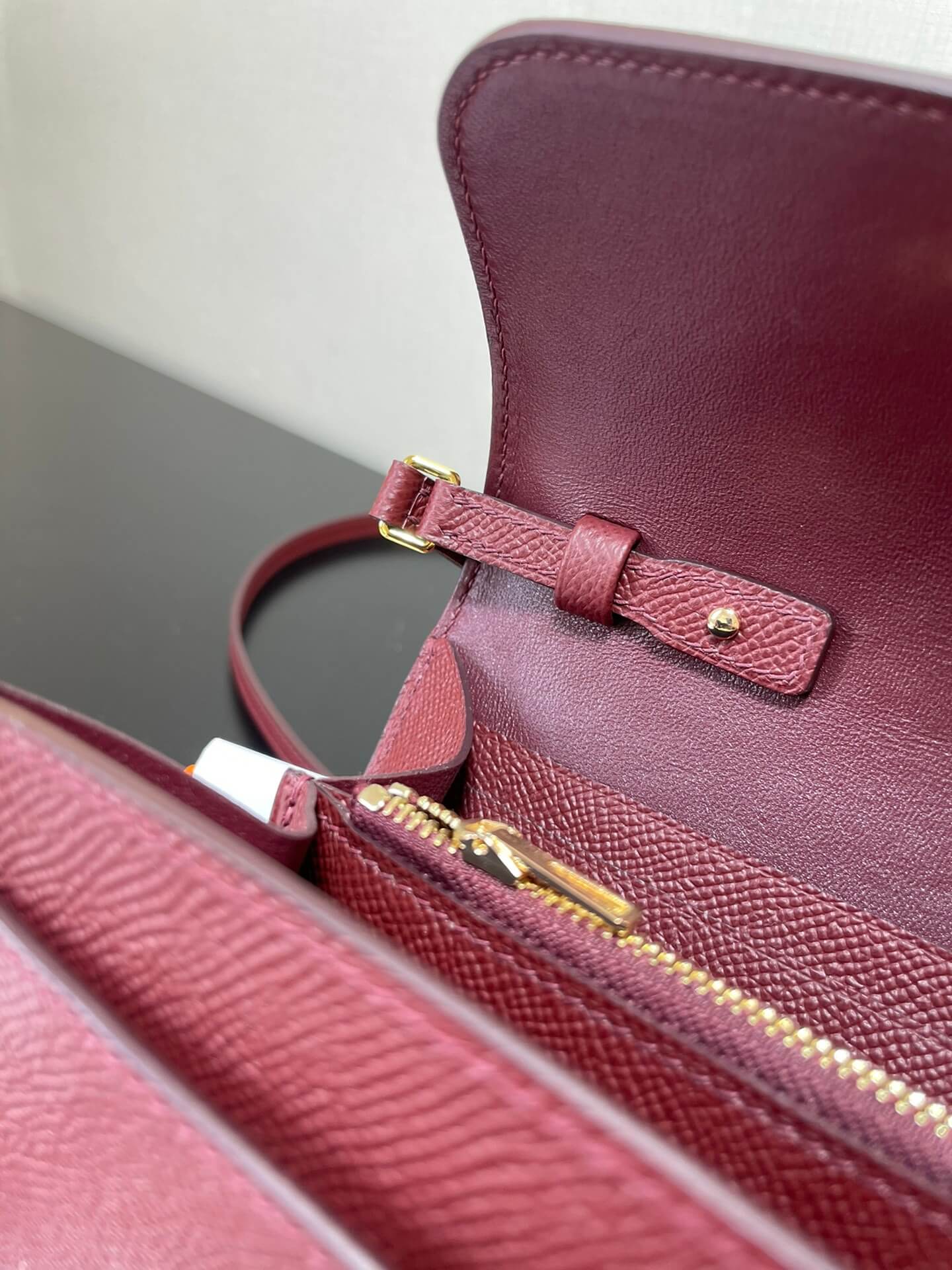 ConstanceTo Go: wine red