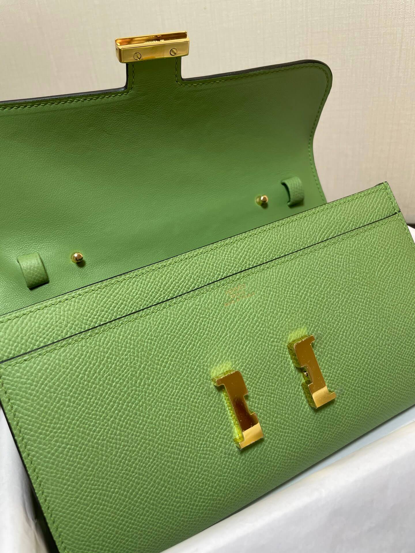 ConstanceTo Go: Avocado Green