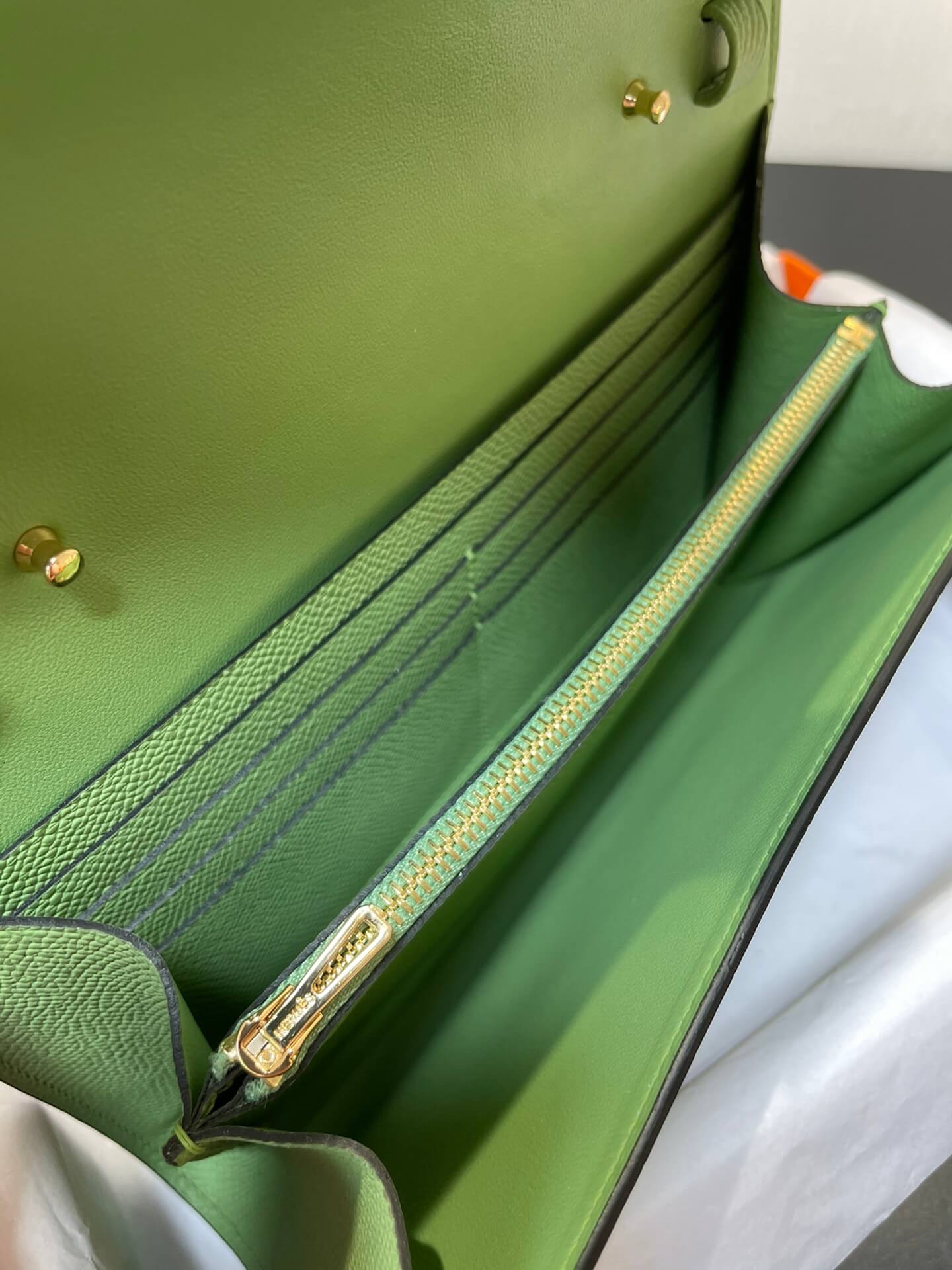 ConstanceTo Go: Avocado Green