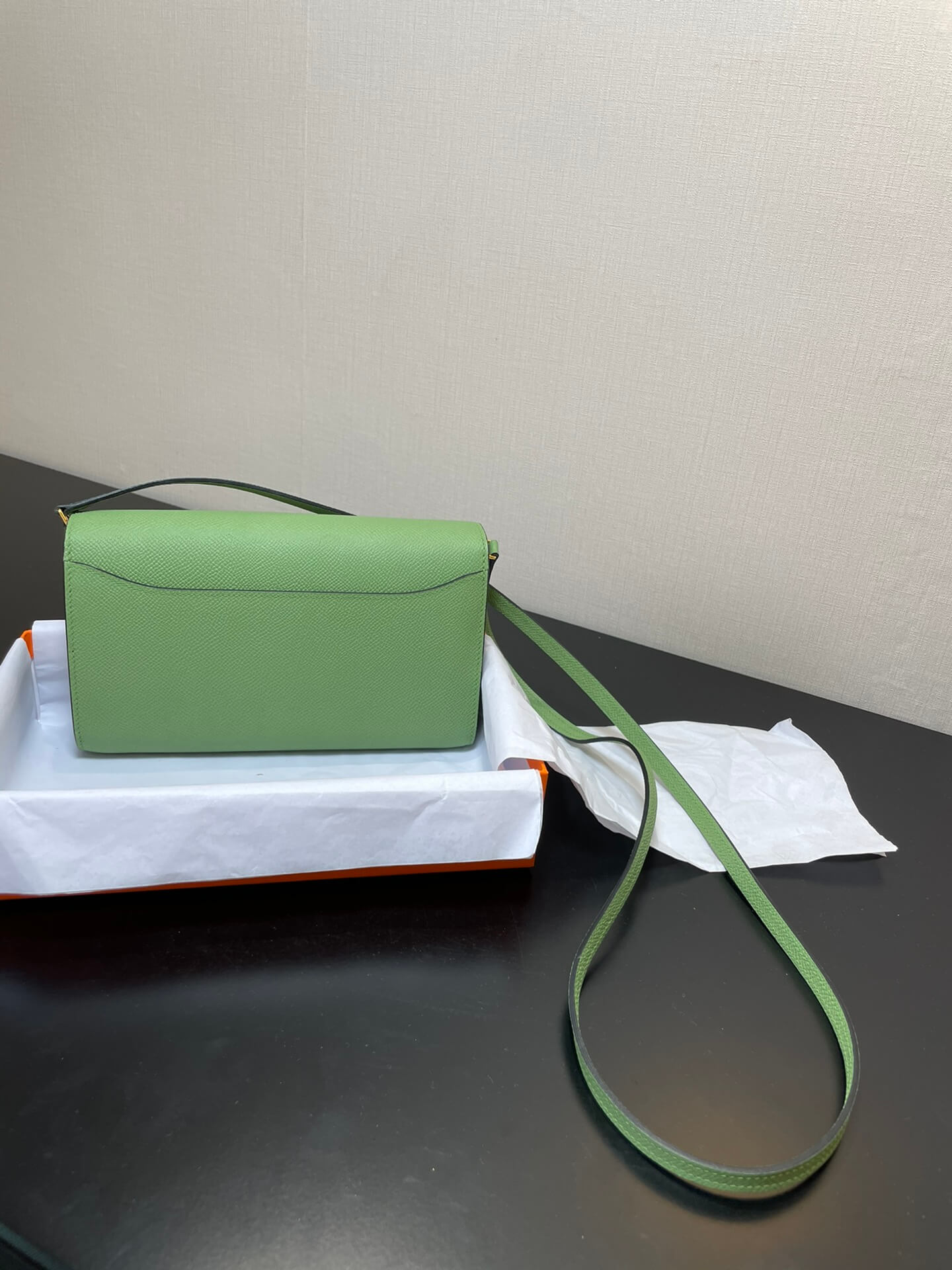 ConstanceTo Go: Avocado Green