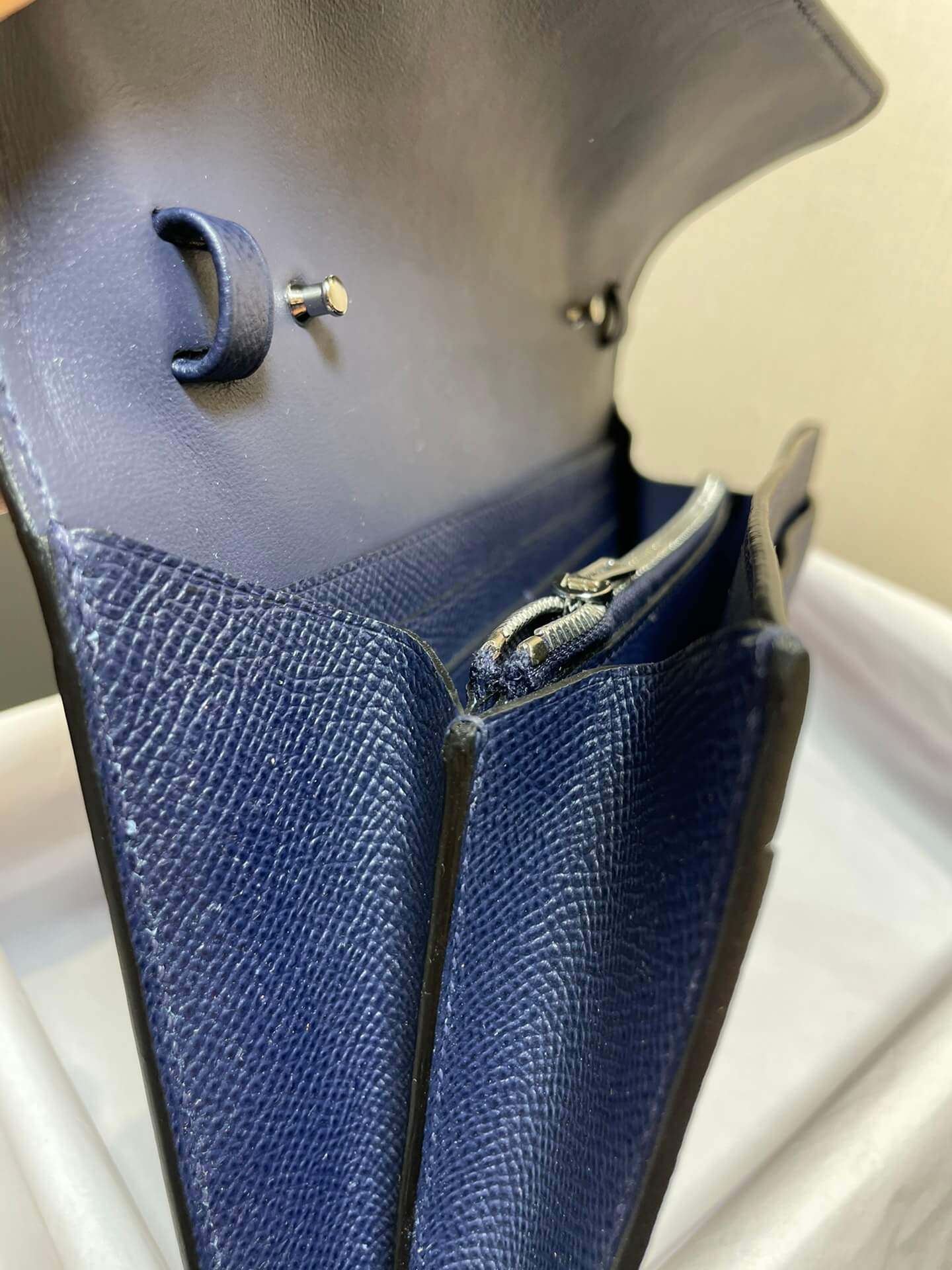 ConstanceTo Go: Dark blue