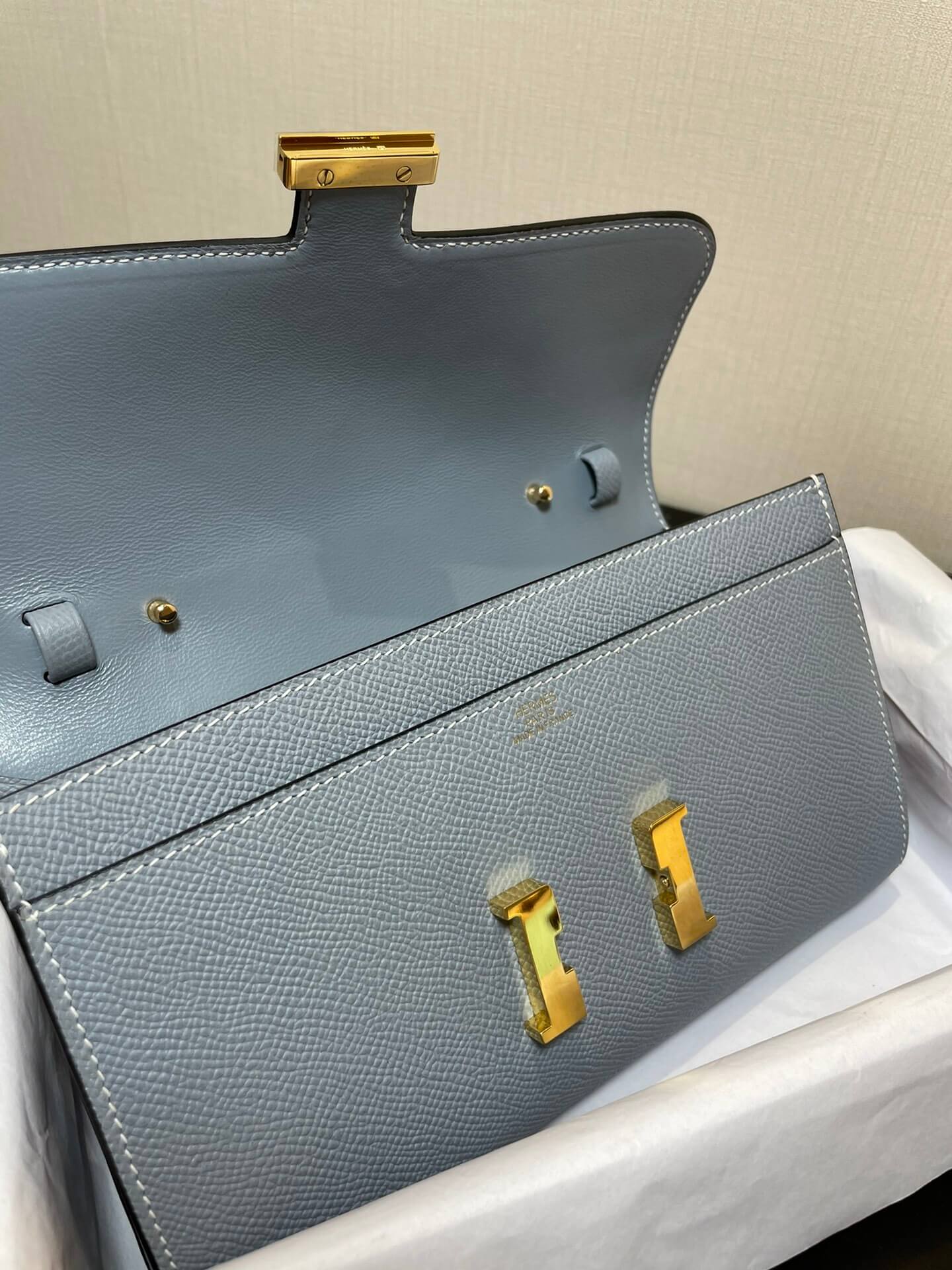 ConstanceTo Go: Linen Blue