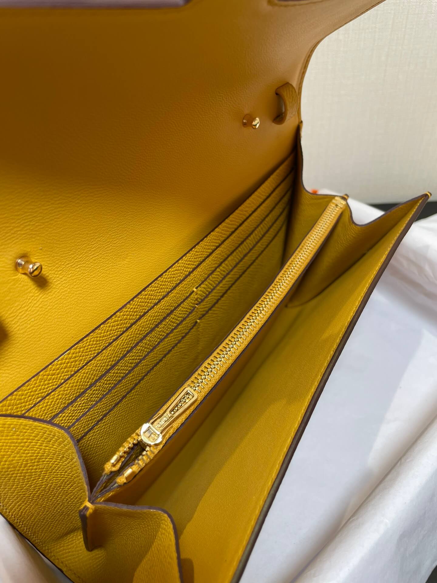 ConstanceTo Go: Amber Yellow