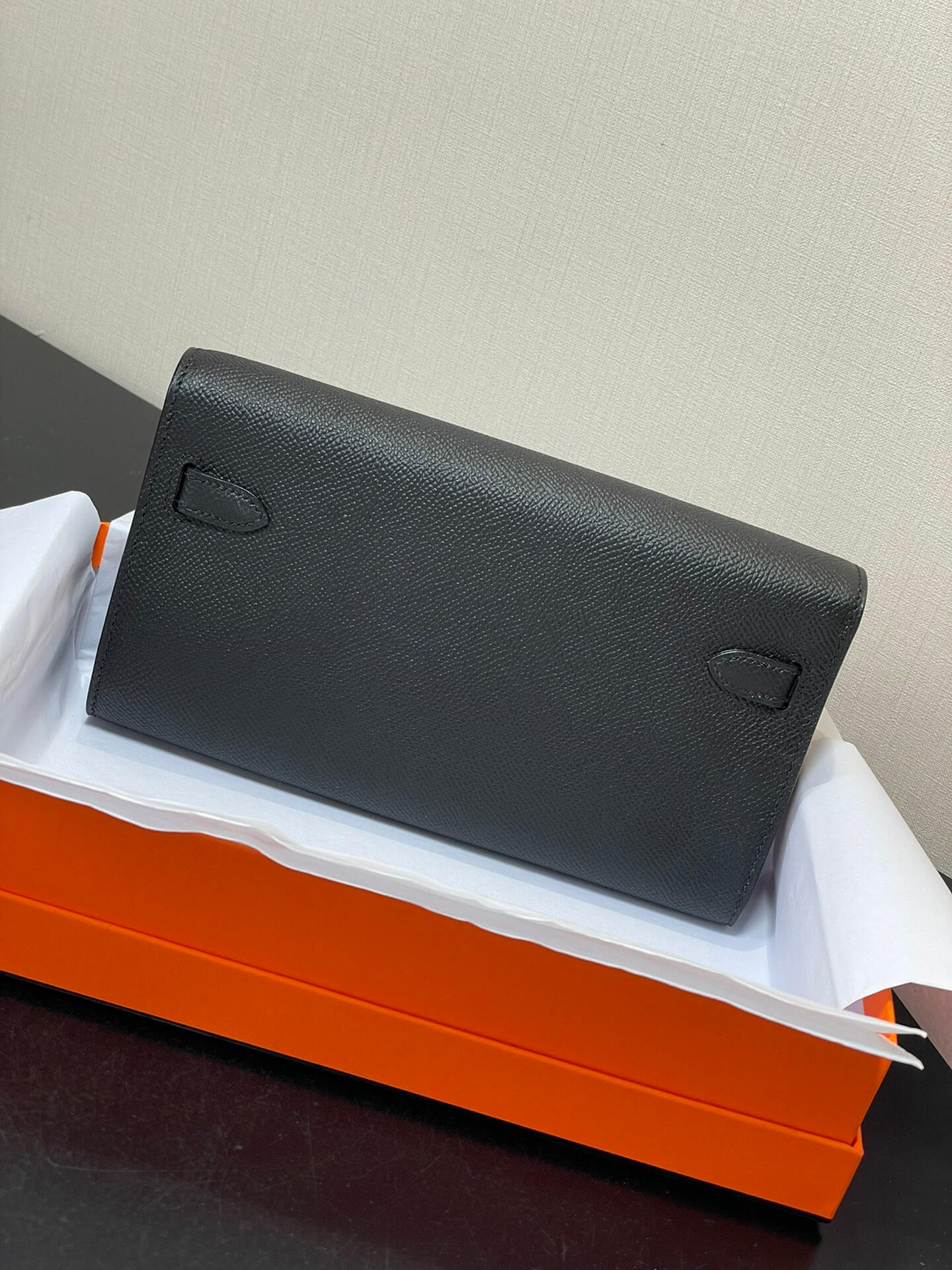 kelly woc: black