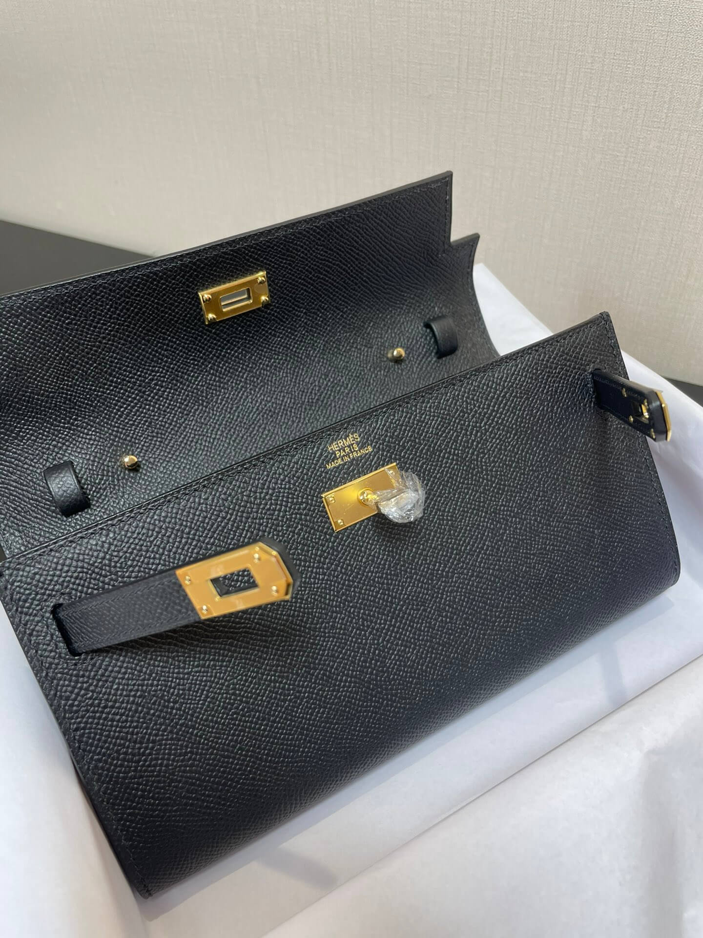 kelly woc: black