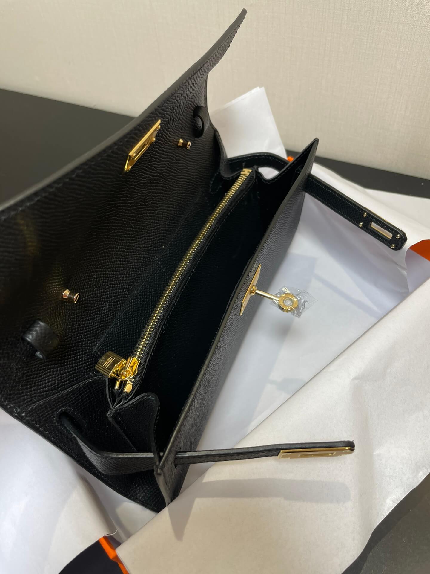 kelly woc: black