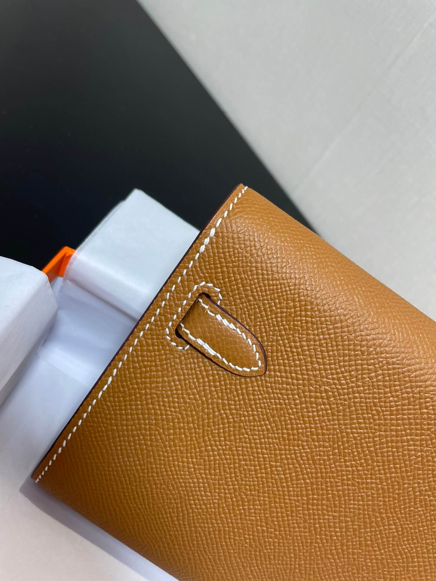 kelly woc: golden brown