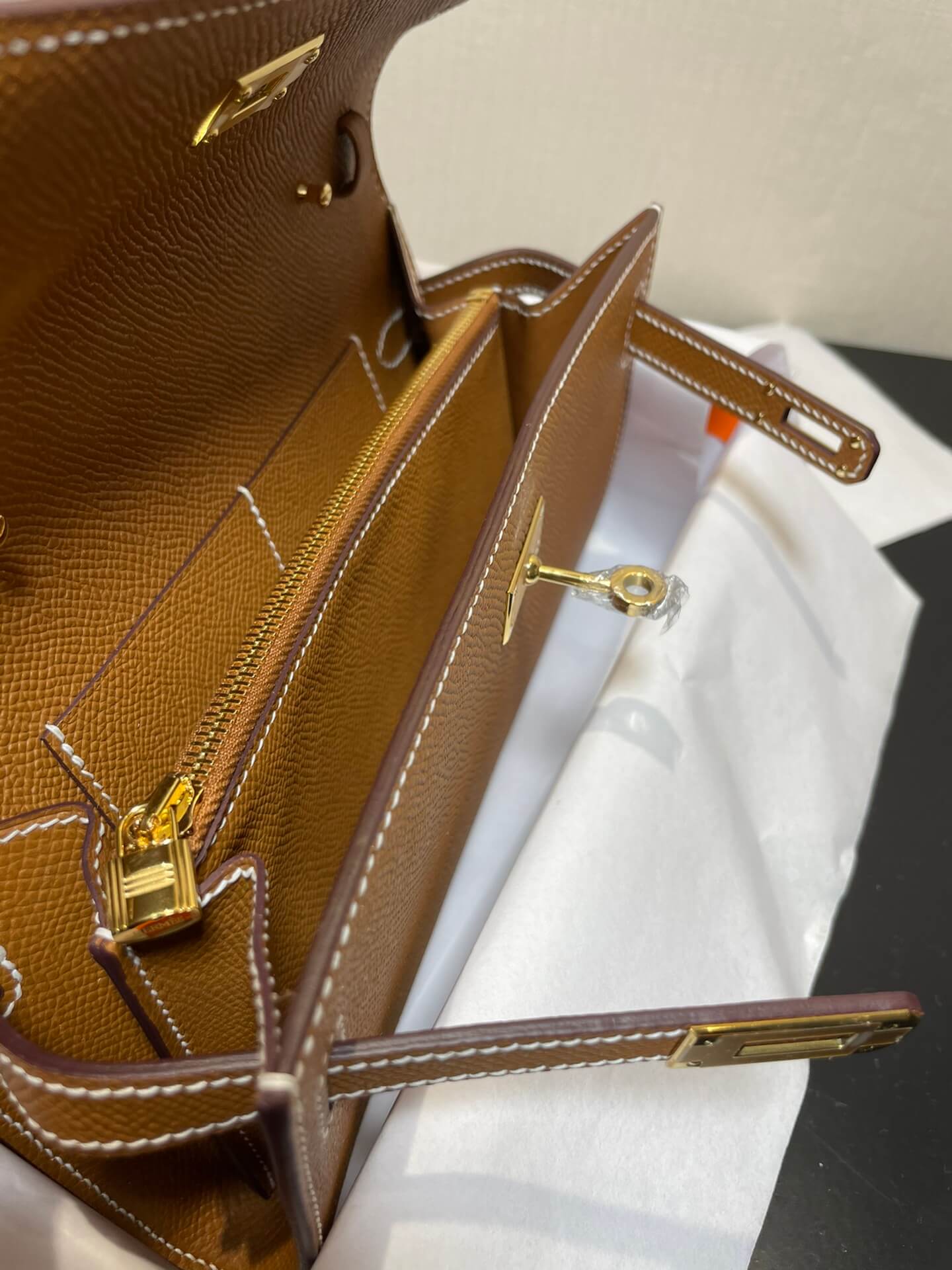 kelly woc: golden brown