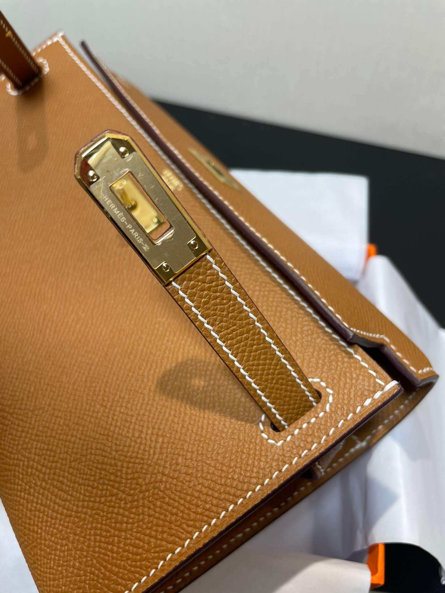kelly woc: golden brown