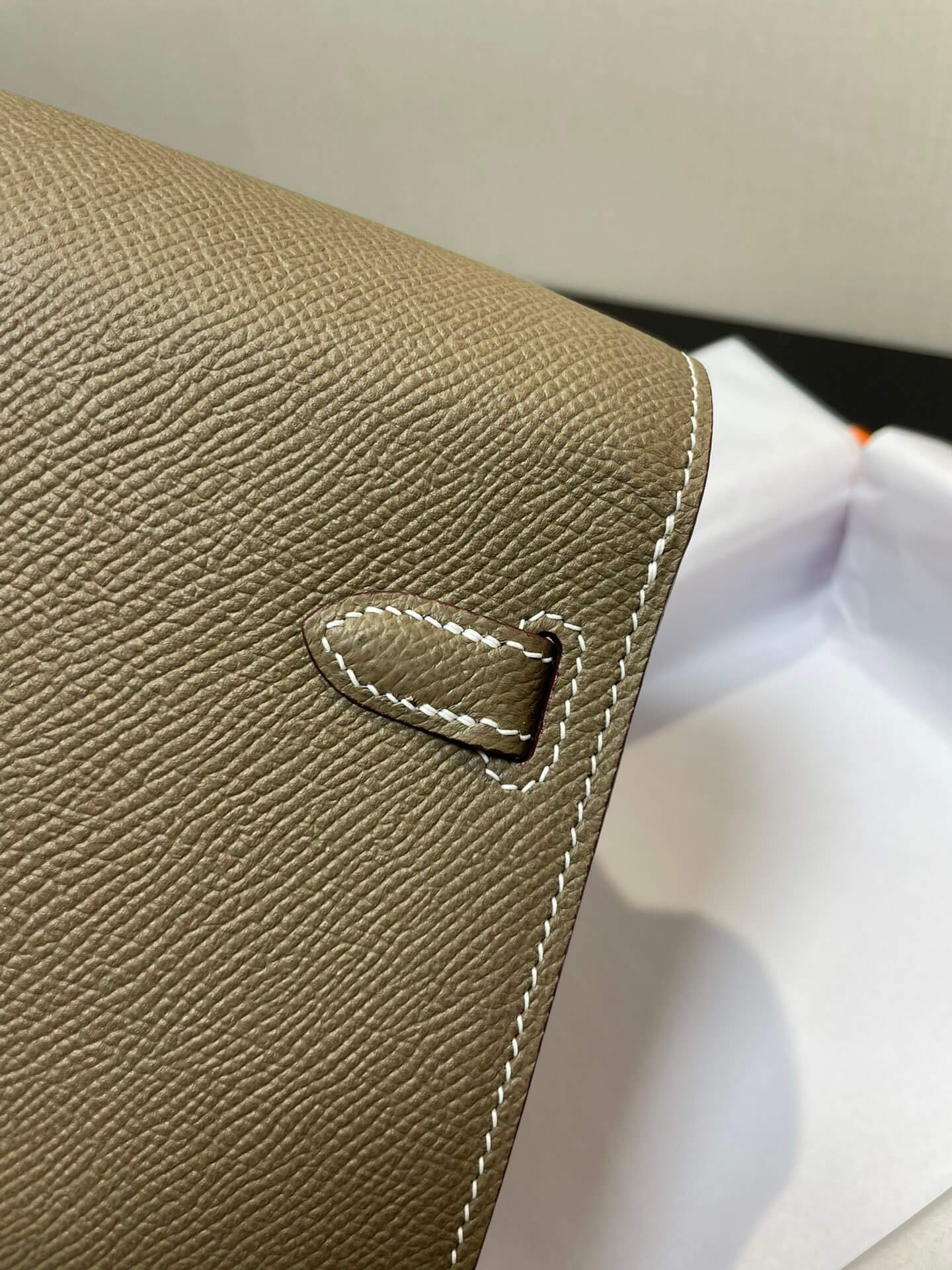 kelly woc: elephant gray