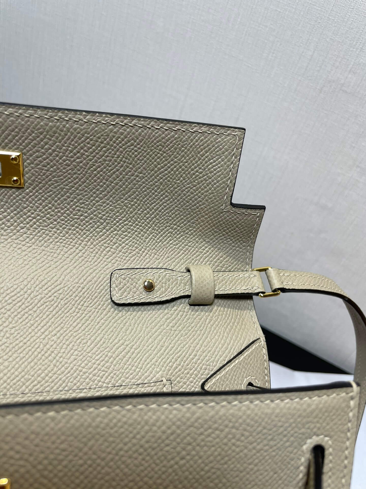 kelly woc: windbreaker gray